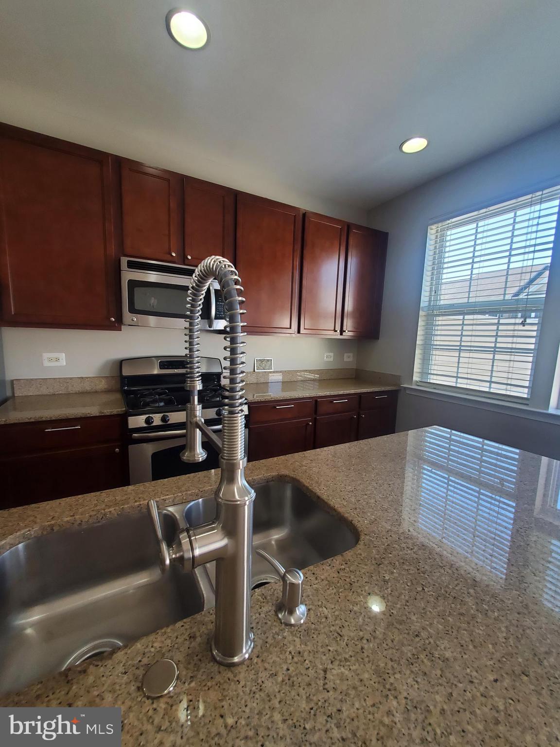 EASTGATE SQUARE - Residential