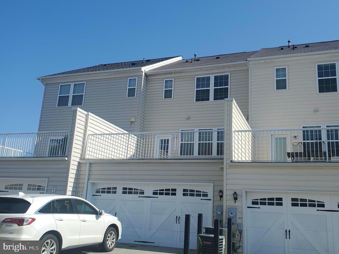 EASTGATE SQUARE - Residential