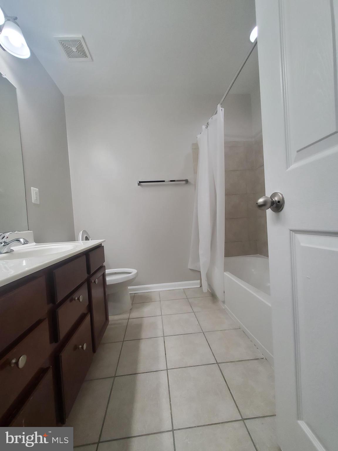 EASTGATE SQUARE - Residential