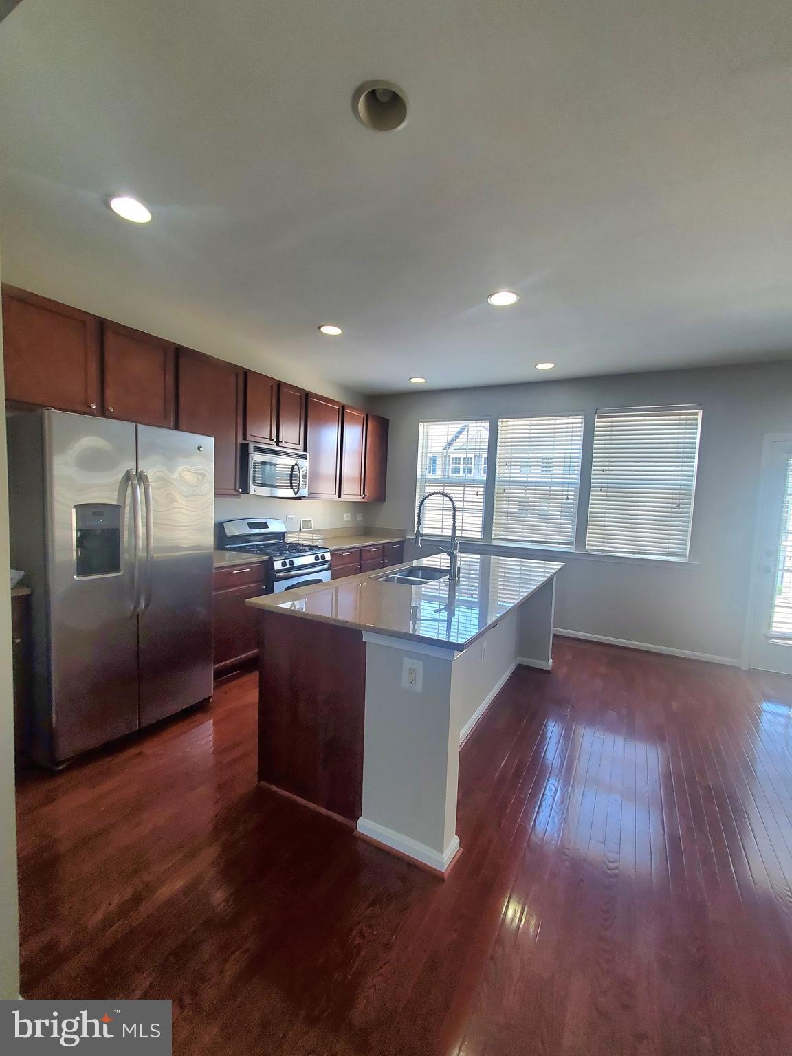 EASTGATE SQUARE - Residential