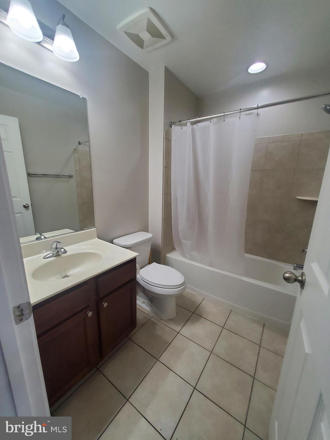 EASTGATE SQUARE - Residential