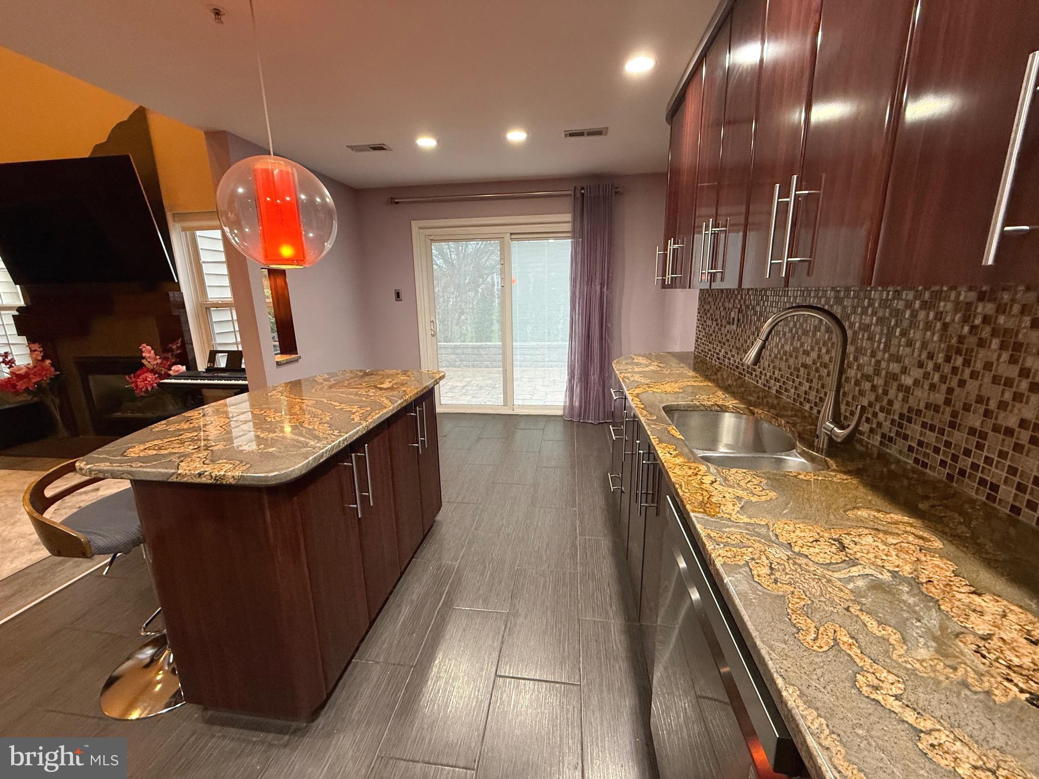 COUNTRY CROSSING - Residential