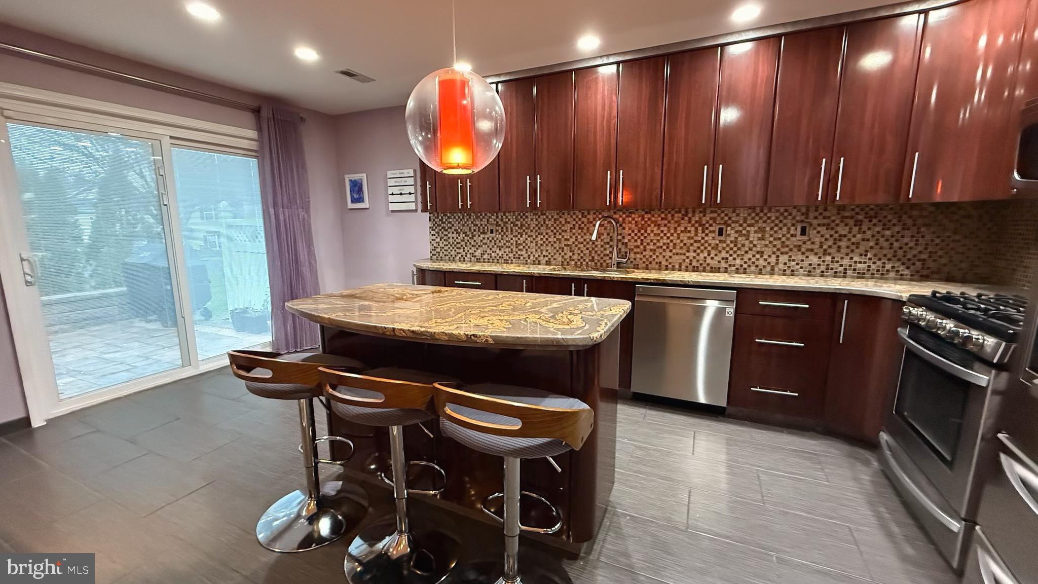 COUNTRY CROSSING - Residential
