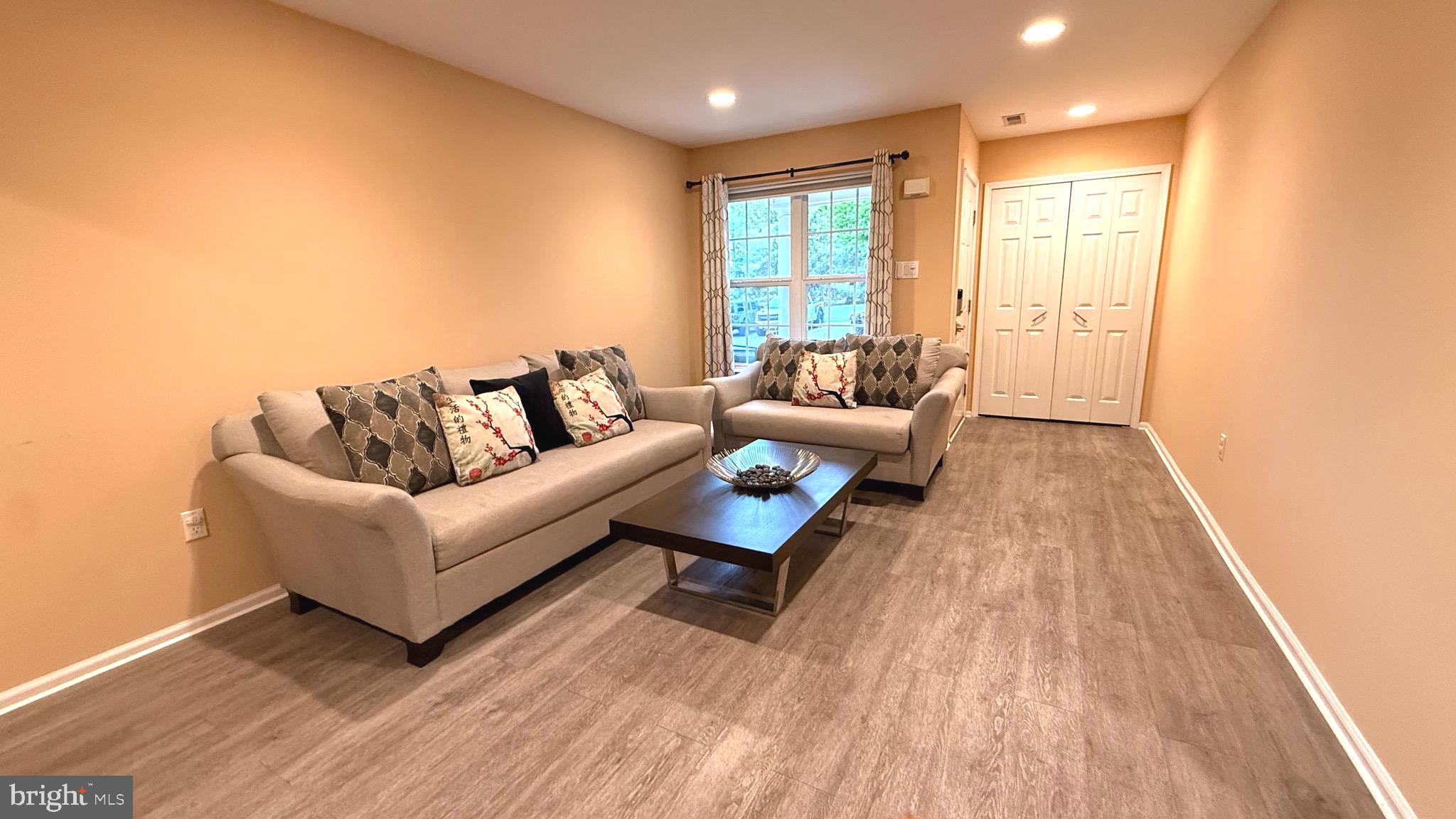 COUNTRY CROSSING - Residential