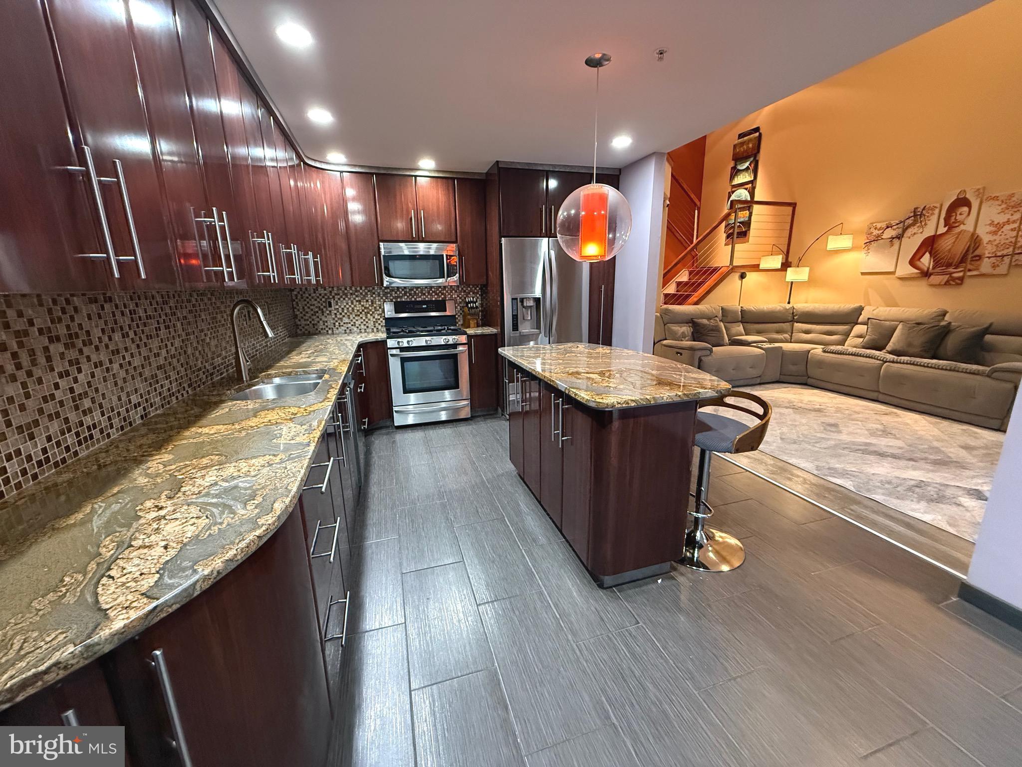 COUNTRY CROSSING - Residential