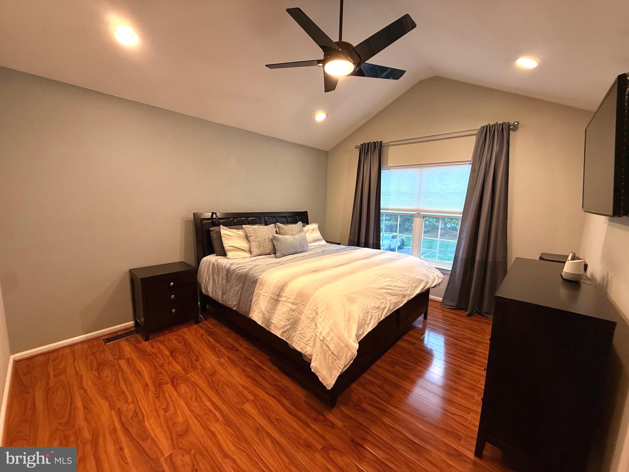 COUNTRY CROSSING - Residential