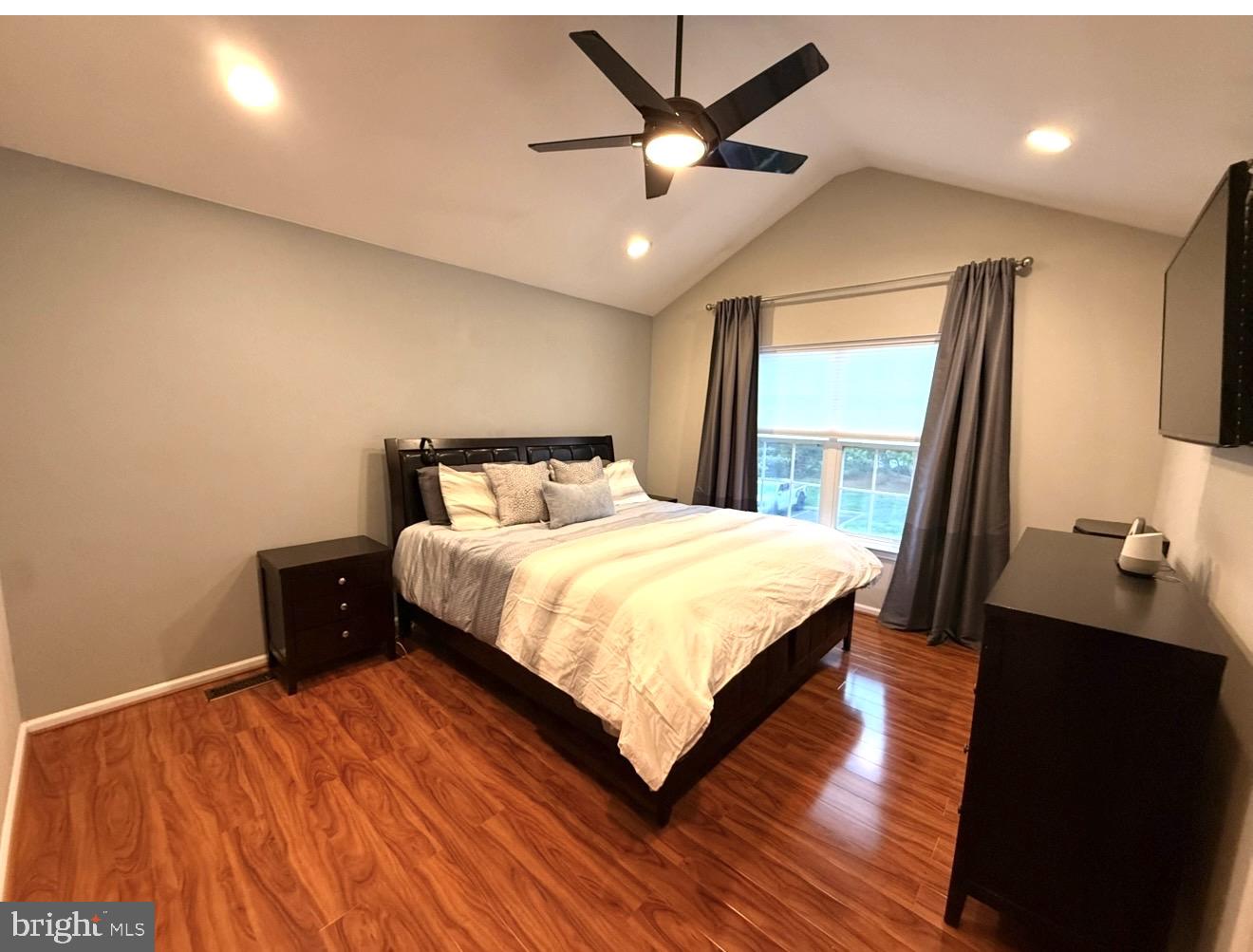COUNTRY CROSSING - Residential