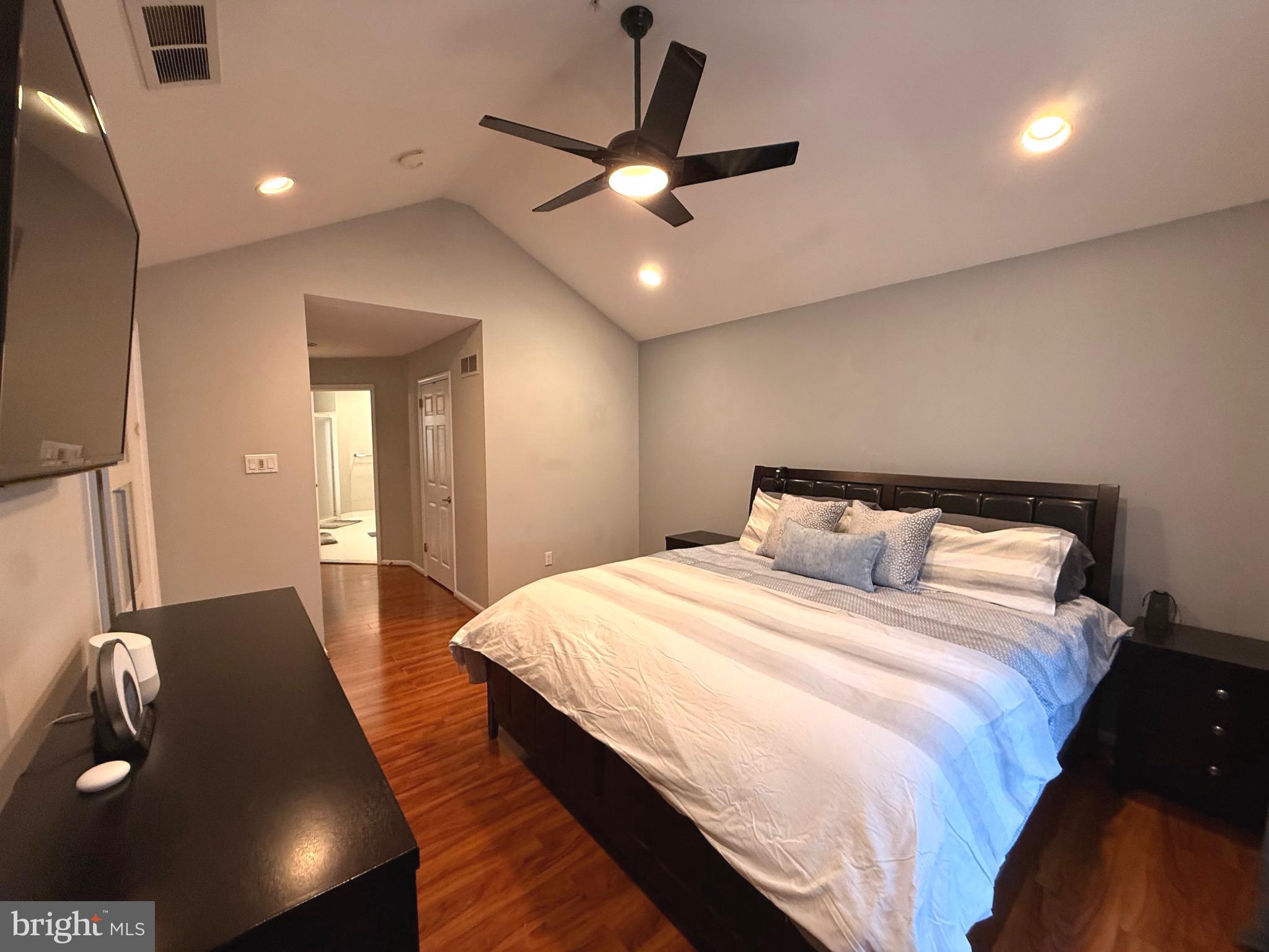 COUNTRY CROSSING - Residential