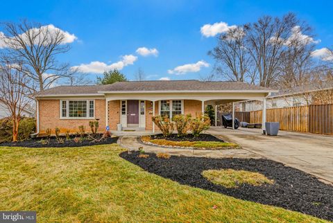 Photo of 14404 Butternut Court, ROCKVILLE, MD 20853 (MLS # MDMC2215694)