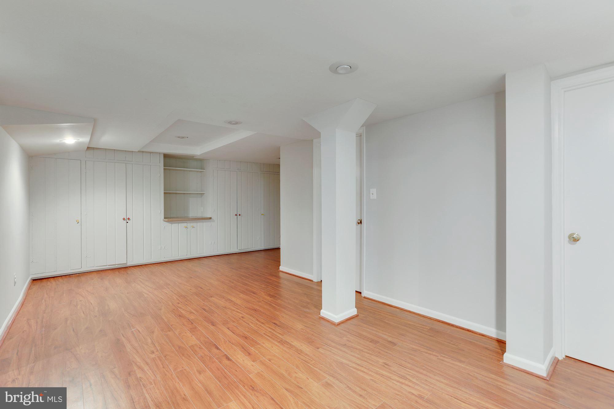 COUNTRY CLUB HILLS - Residential