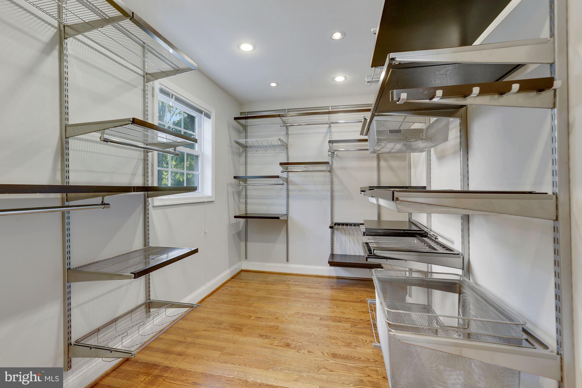 COUNTRY CLUB HILLS - Residential