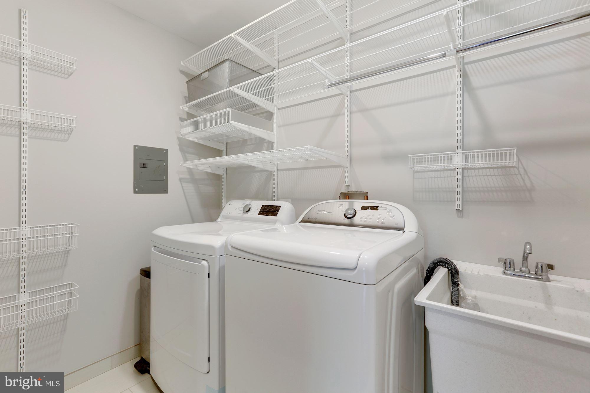 COUNTRY CLUB HILLS - Residential