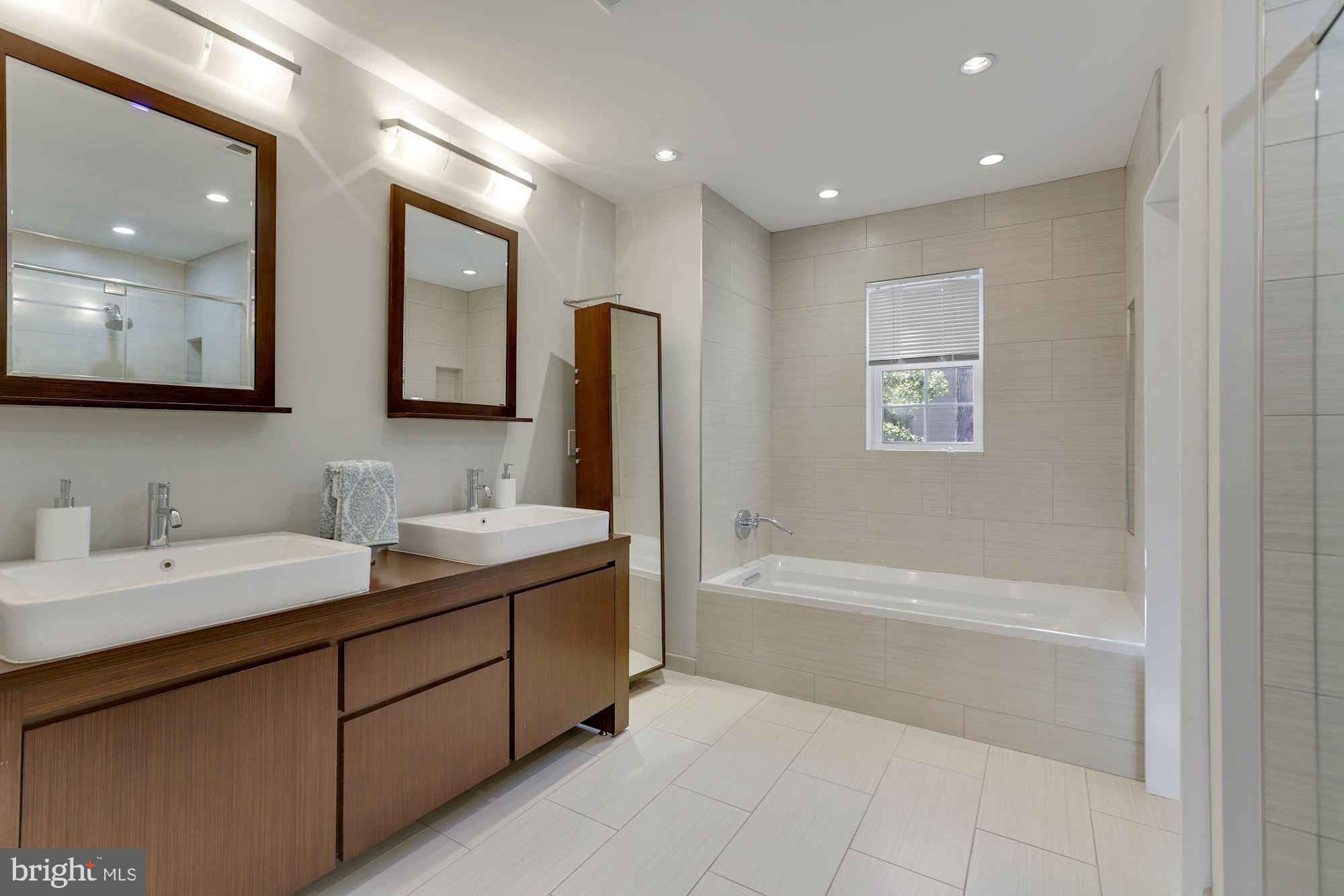 COUNTRY CLUB HILLS - Residential