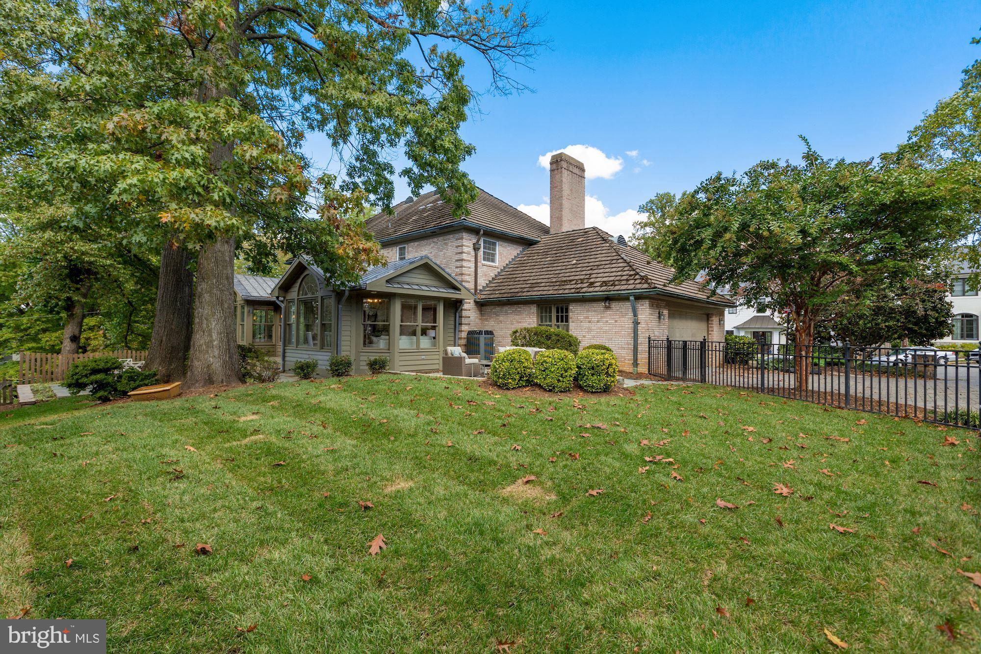 COUNTRY CLUB HILLS - Residential