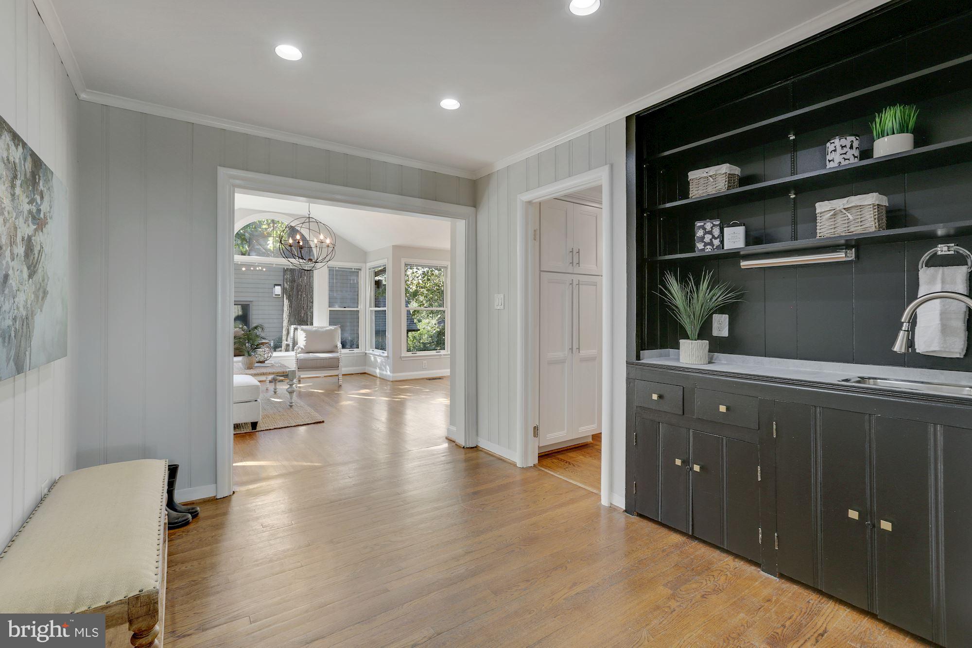 COUNTRY CLUB HILLS - Residential