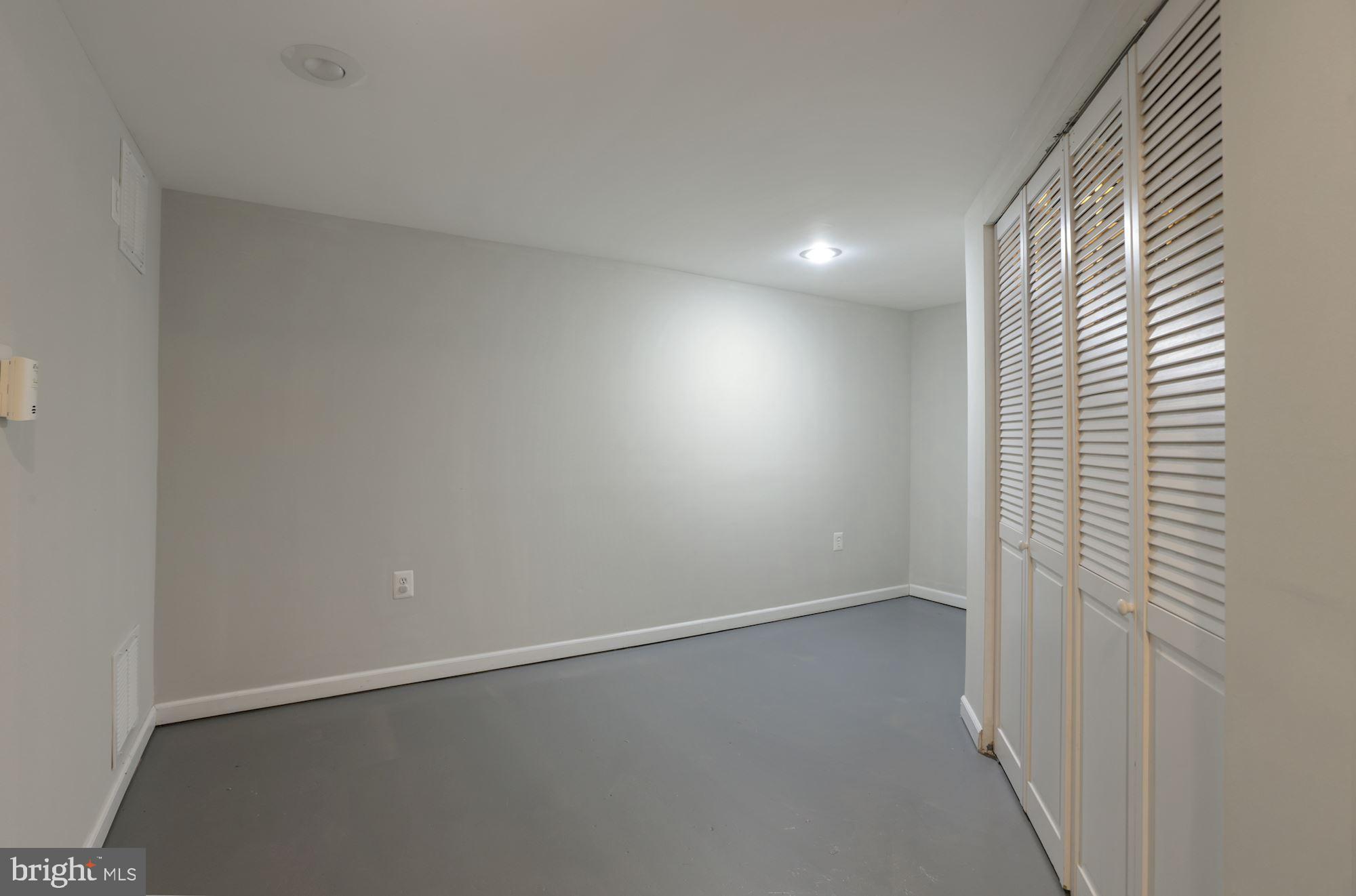 COUNTRY CLUB HILLS - Residential