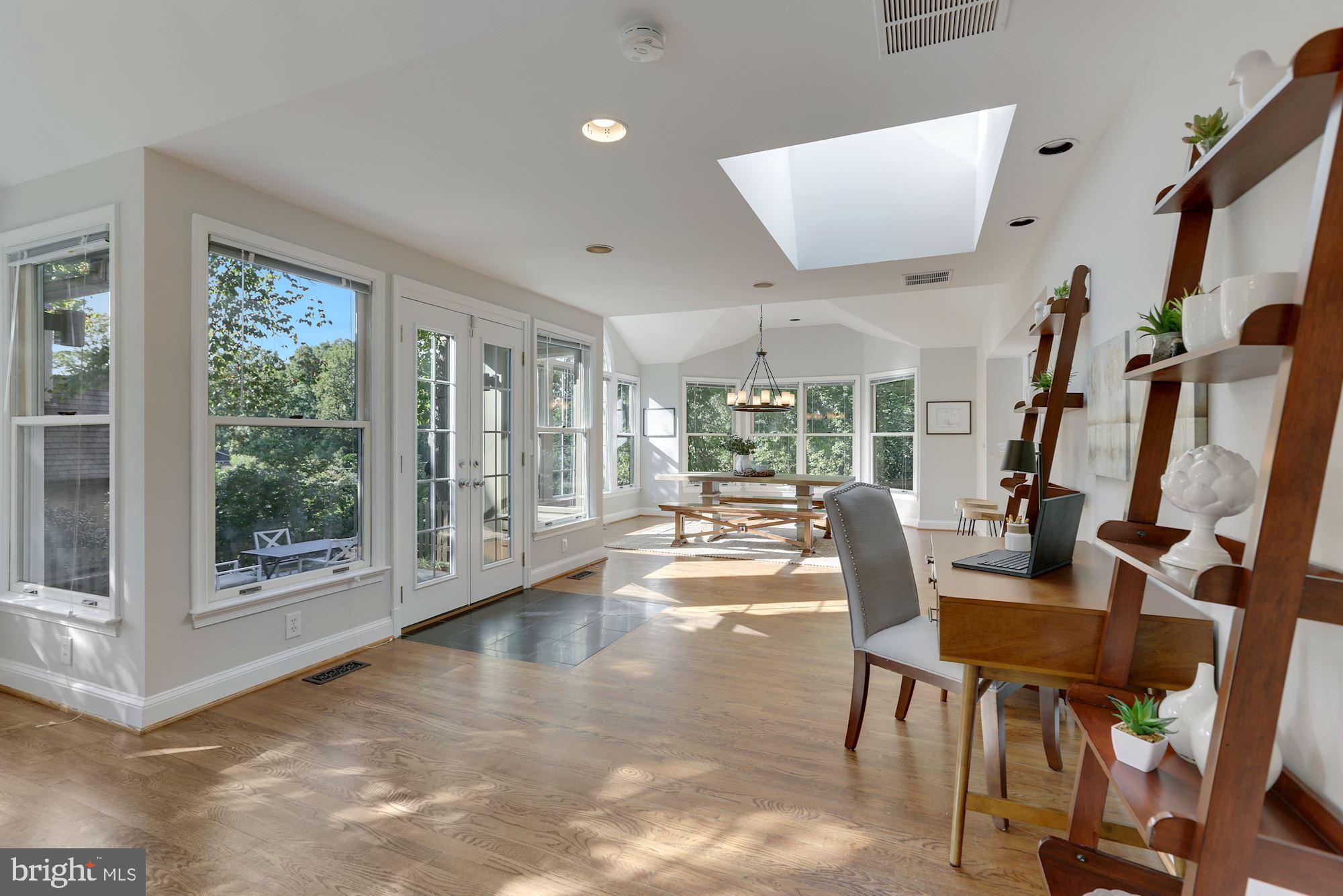 COUNTRY CLUB HILLS - Residential