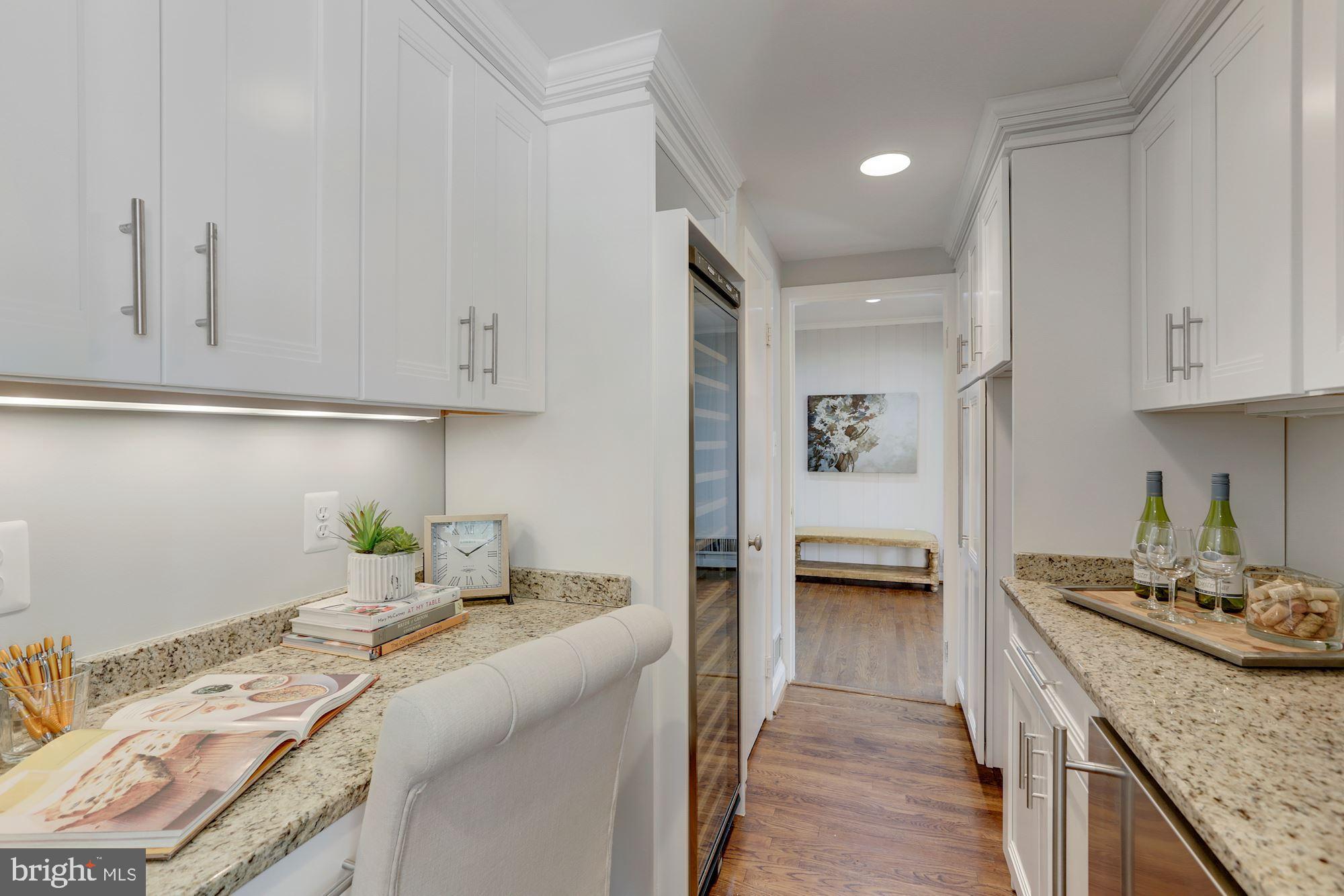 COUNTRY CLUB HILLS - Residential