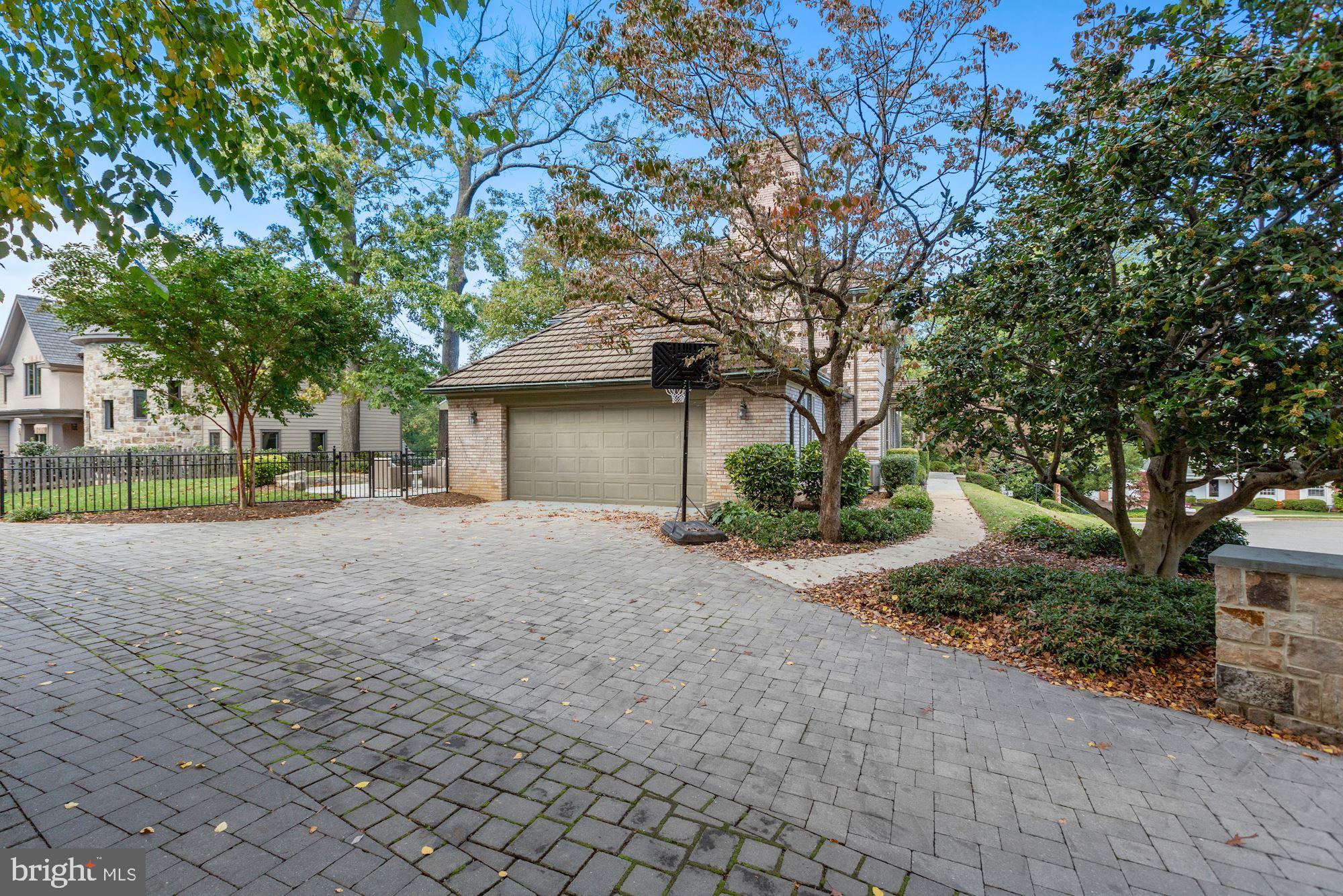 COUNTRY CLUB HILLS - Residential