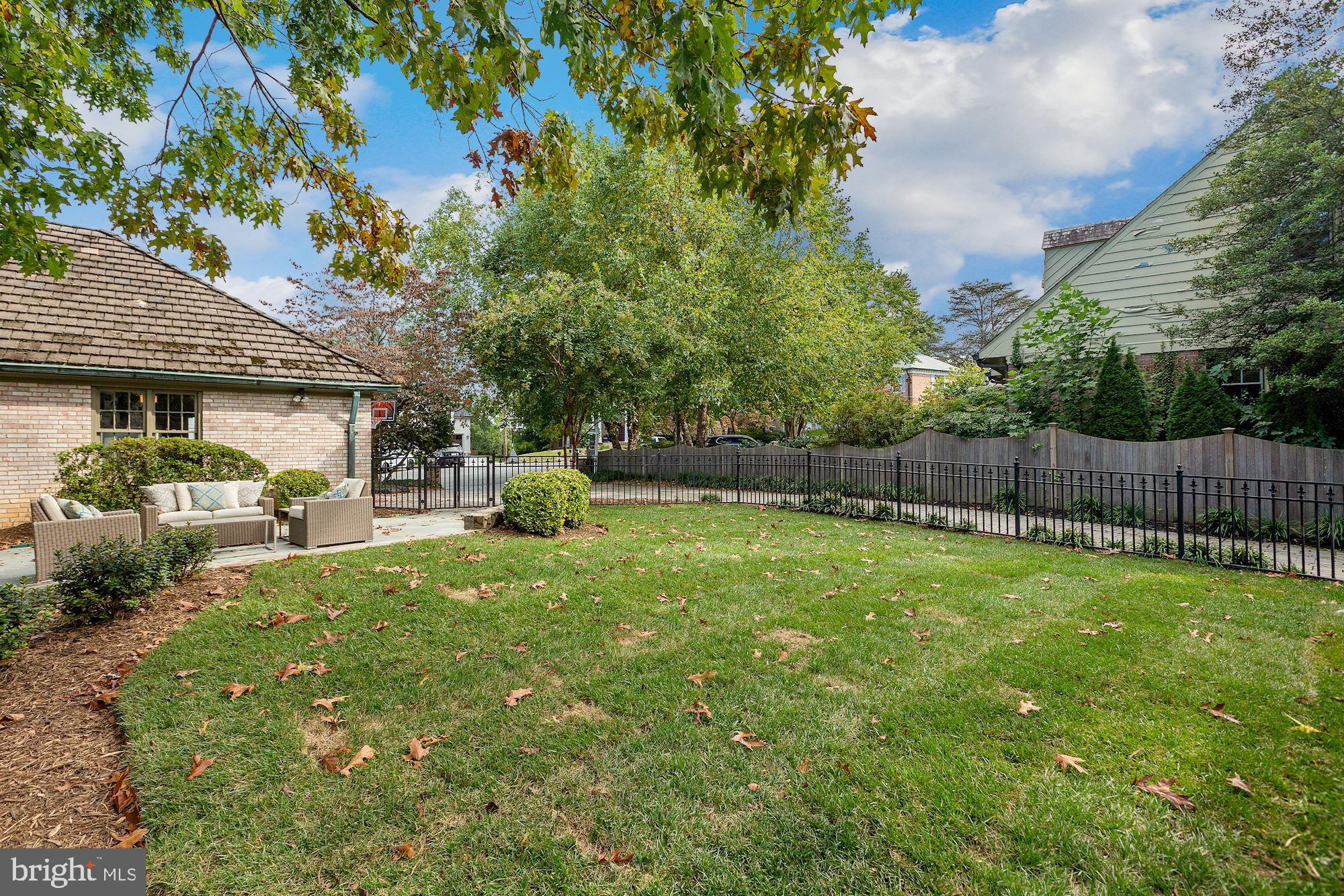 COUNTRY CLUB HILLS - Residential