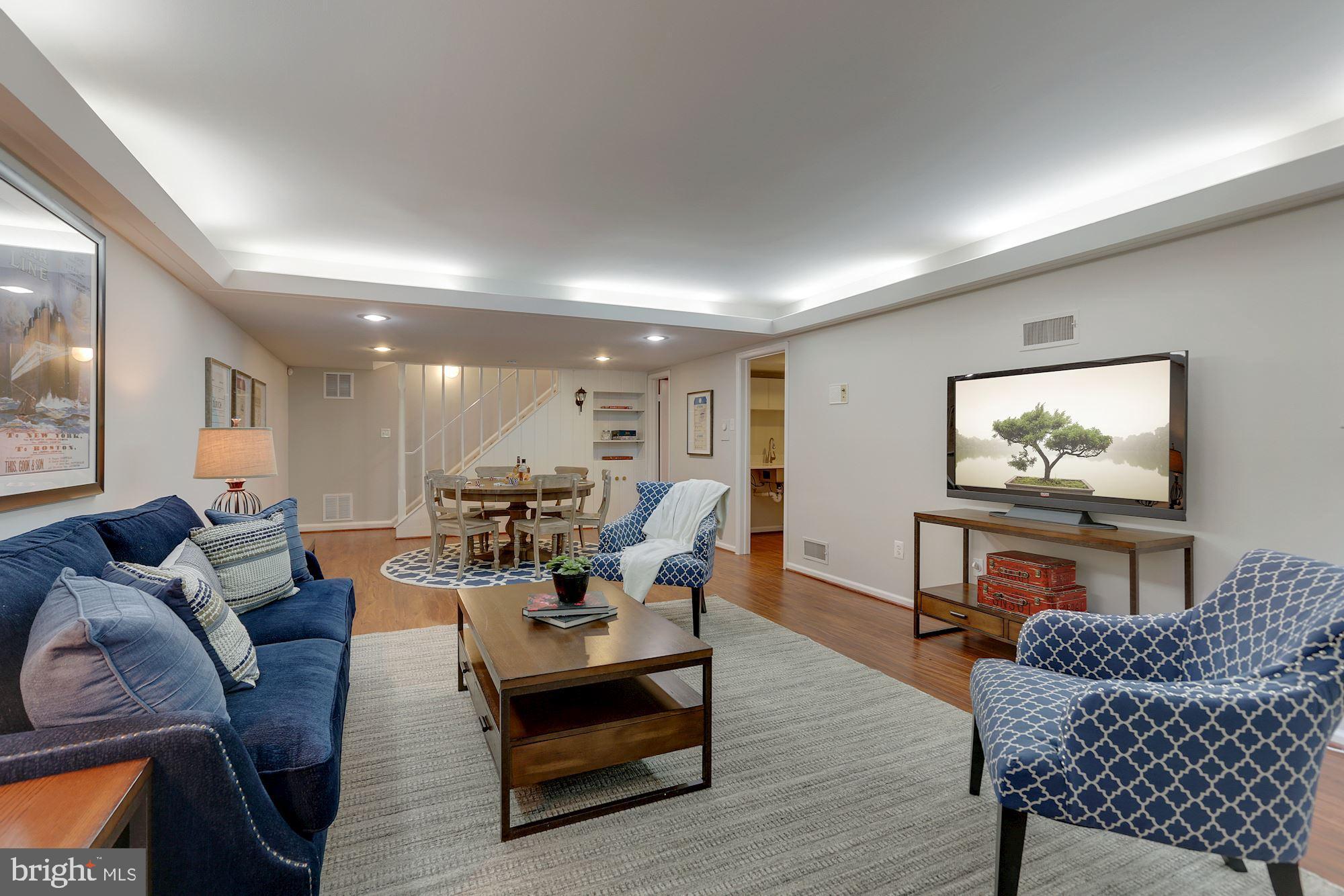 COUNTRY CLUB HILLS - Residential