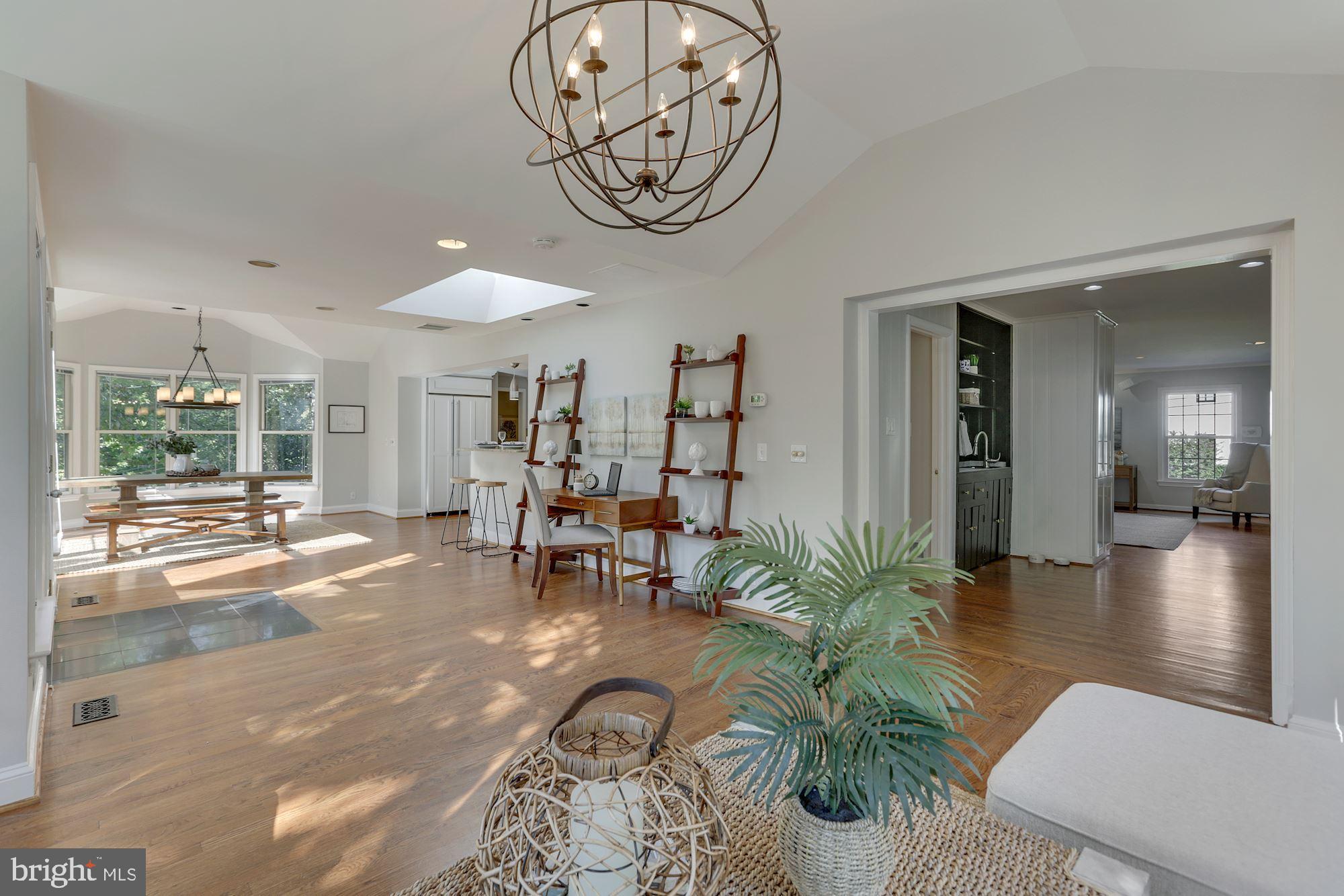 COUNTRY CLUB HILLS - Residential