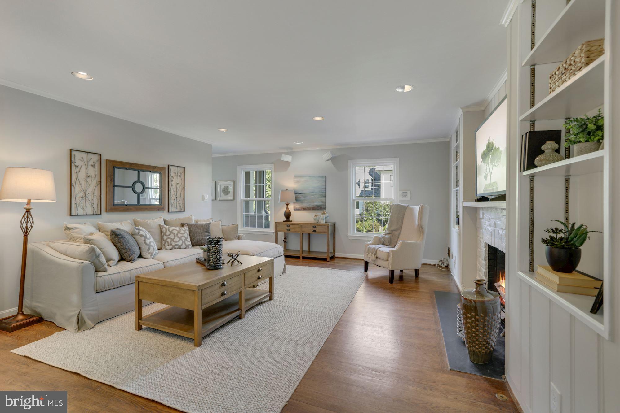 COUNTRY CLUB HILLS - Residential