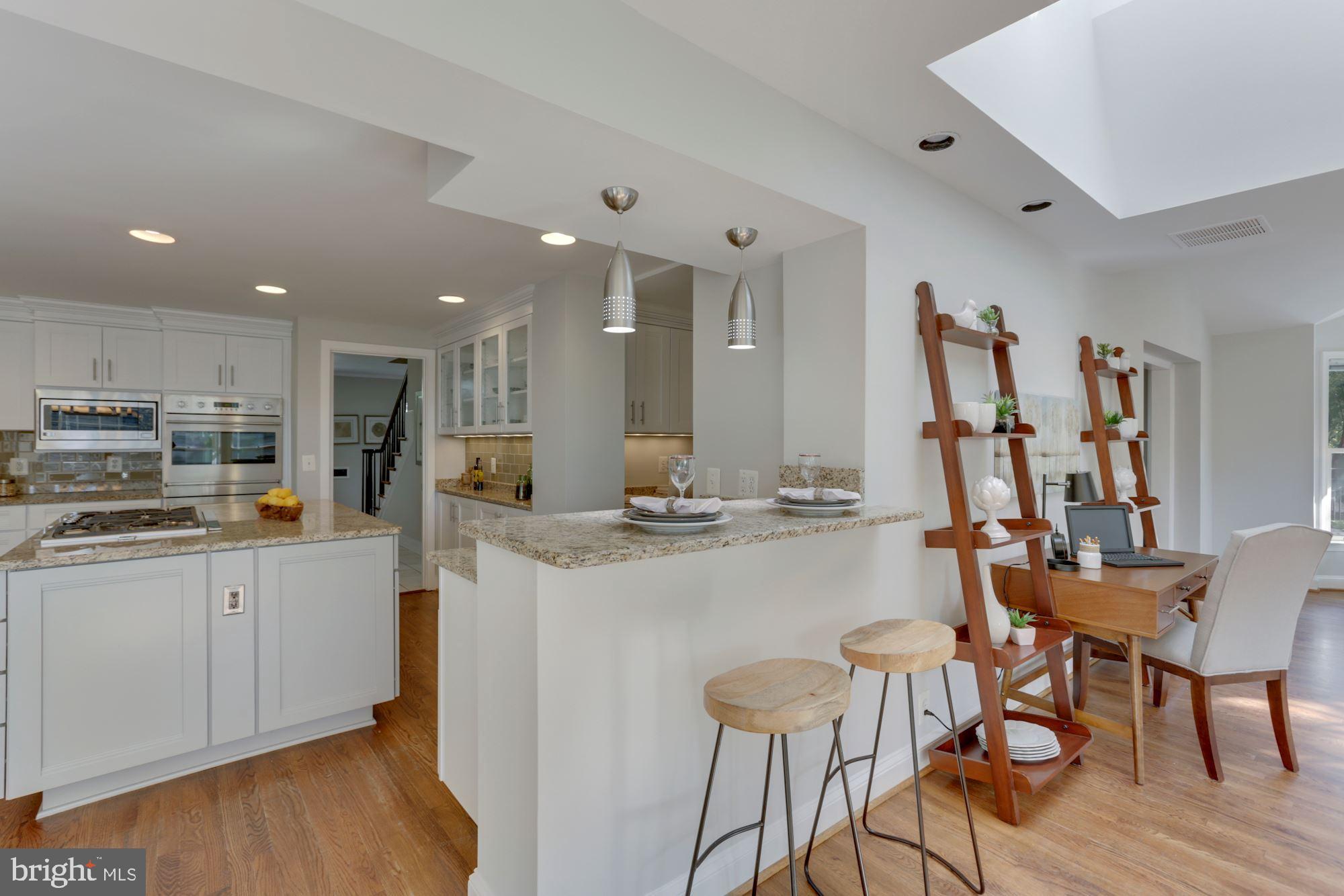 COUNTRY CLUB HILLS - Residential