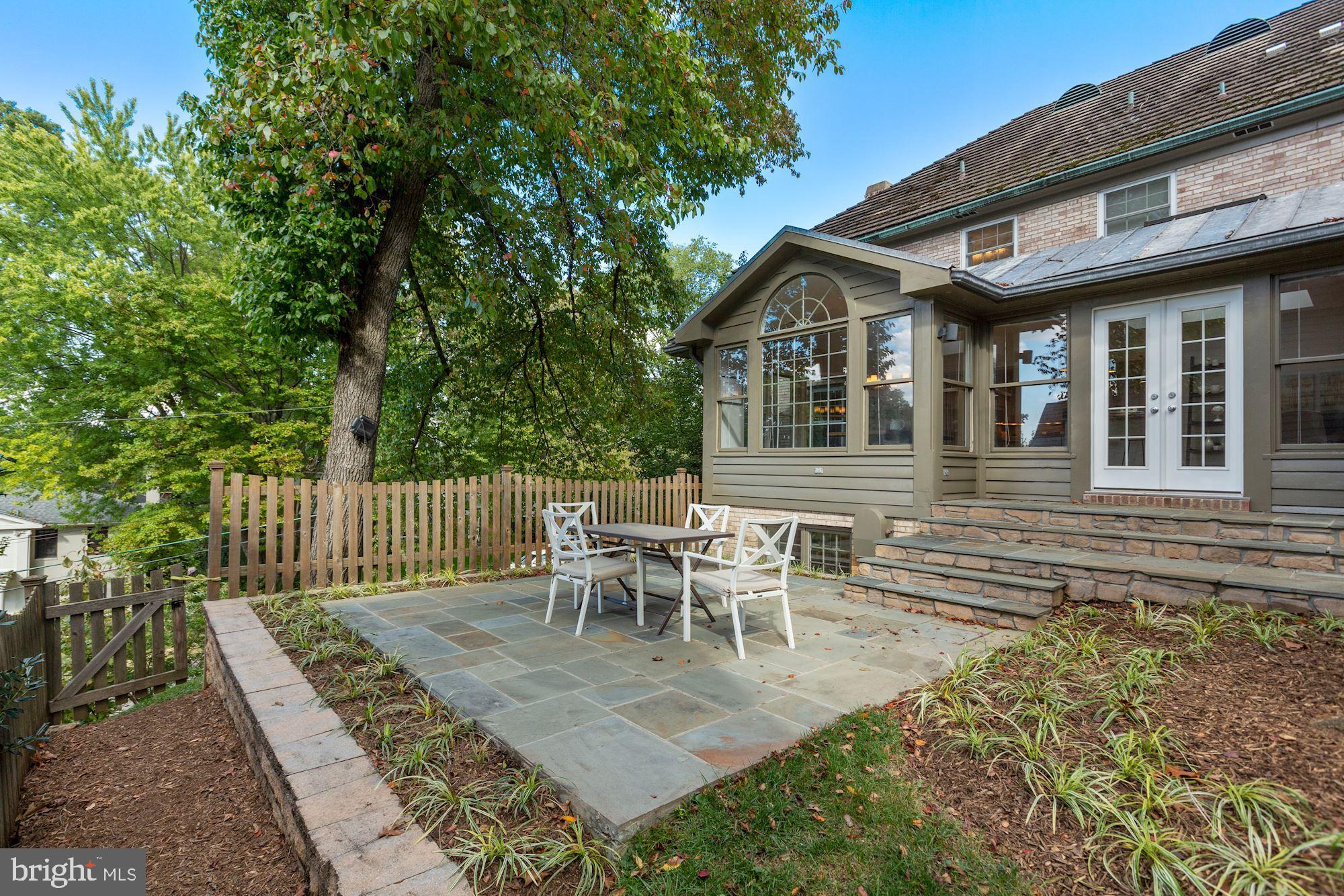 COUNTRY CLUB HILLS - Residential