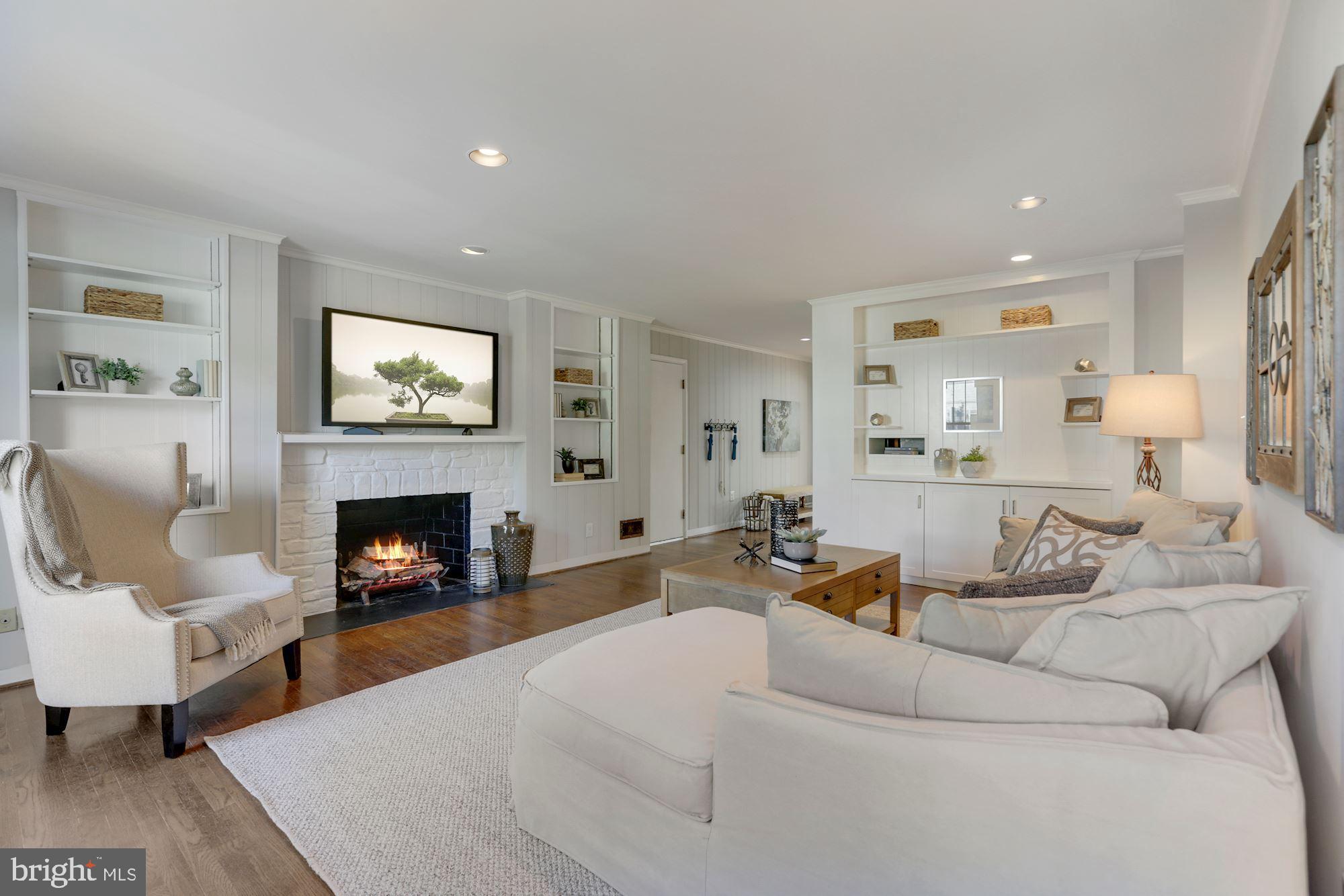 COUNTRY CLUB HILLS - Residential