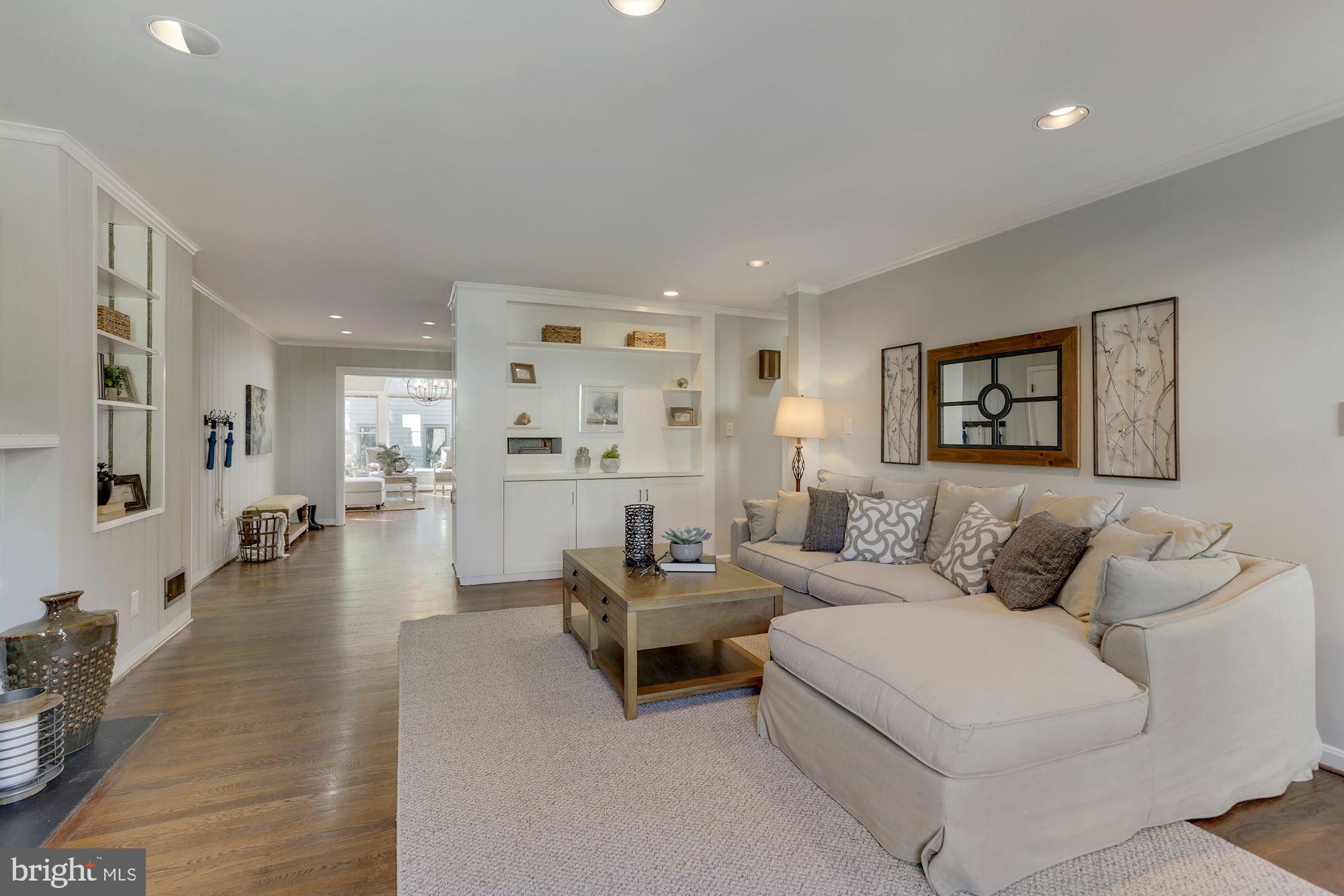 COUNTRY CLUB HILLS - Residential