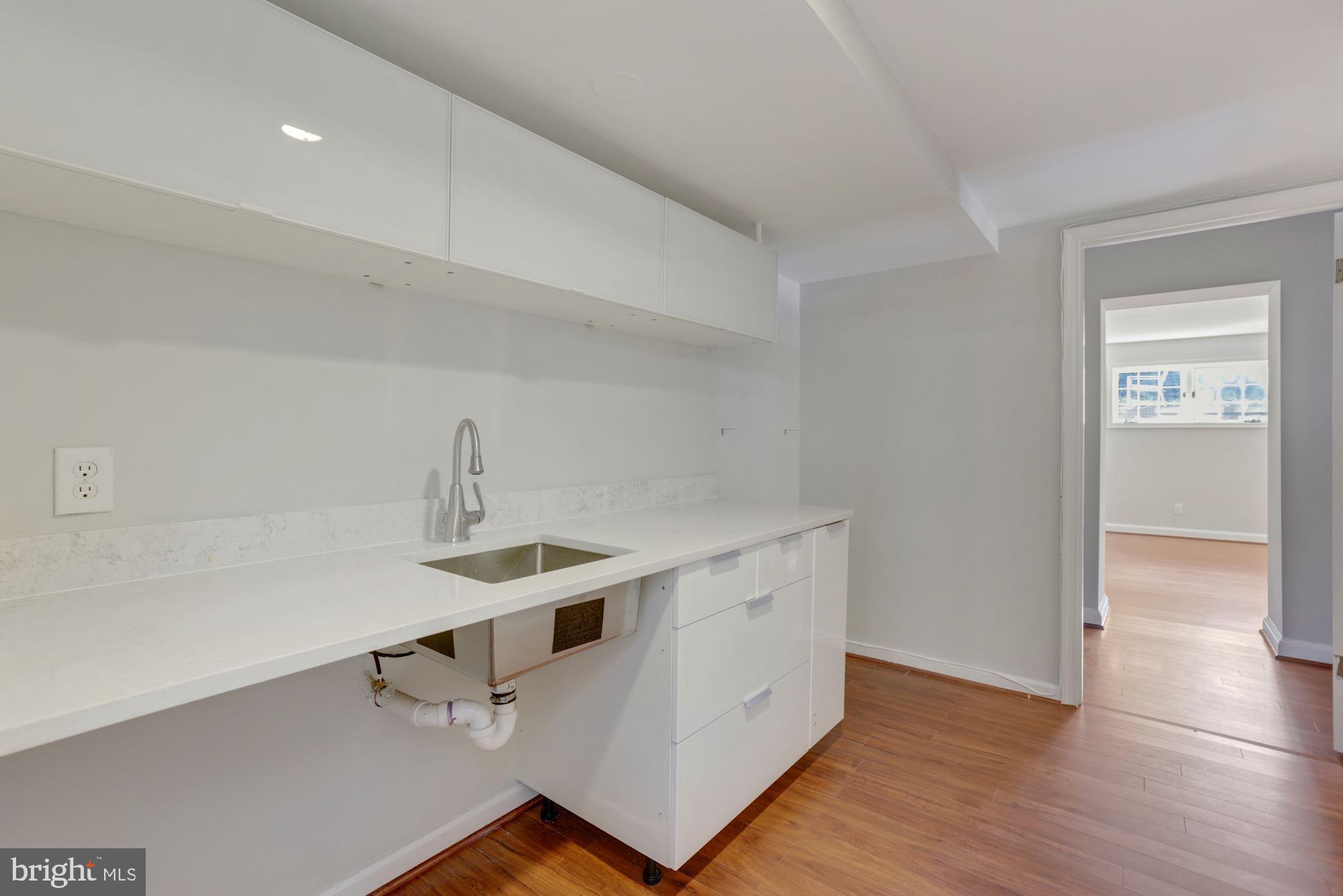 COUNTRY CLUB HILLS - Residential