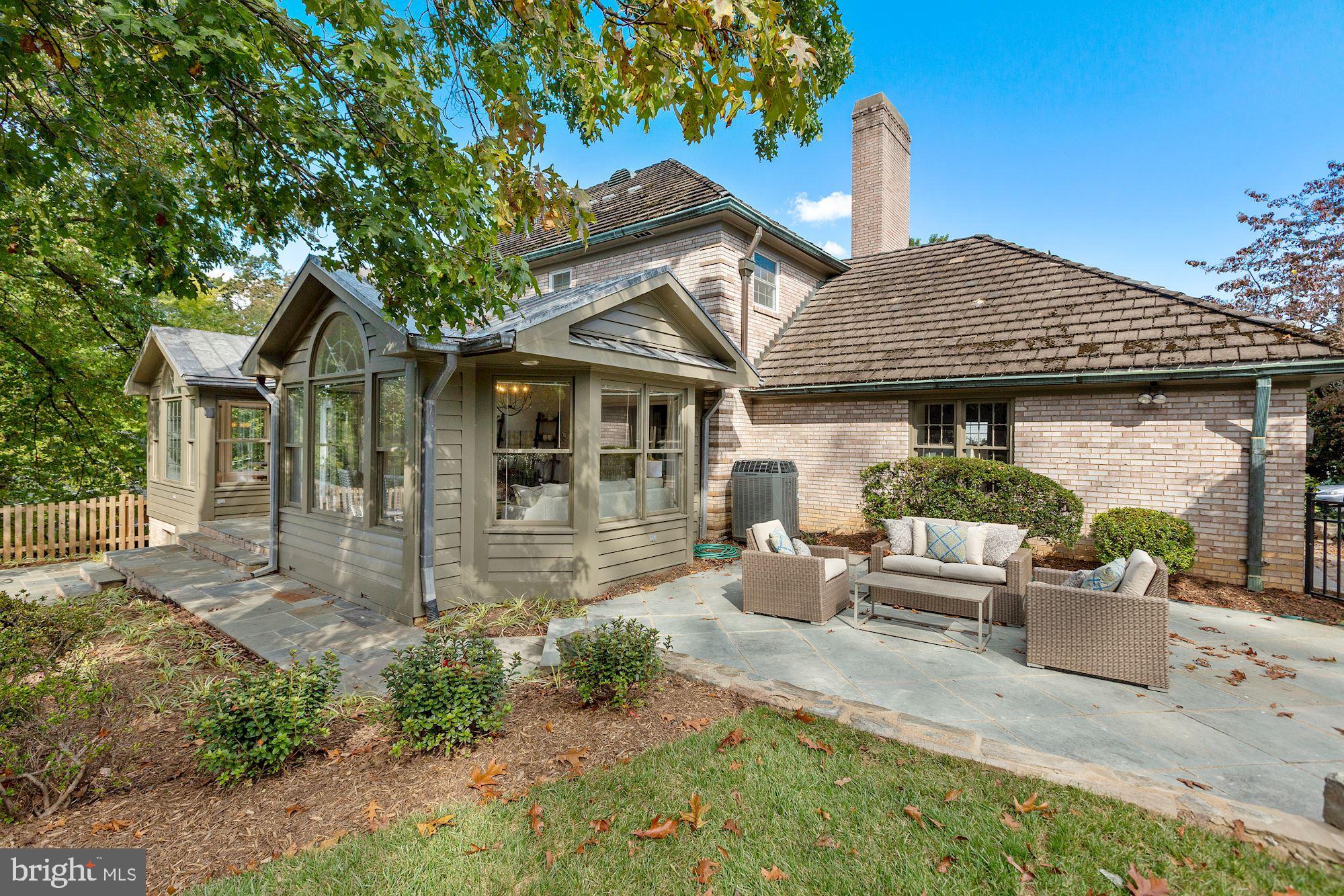 COUNTRY CLUB HILLS - Residential