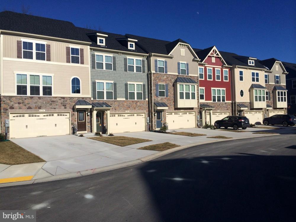 CREEKSIDE VILLAGE - Residential