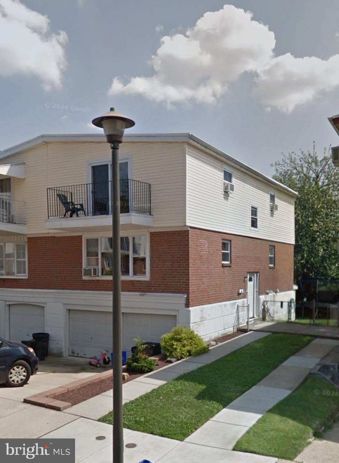 Great duplex on a good block. In very good condition. Tenant occupied. Beautiful backyard.