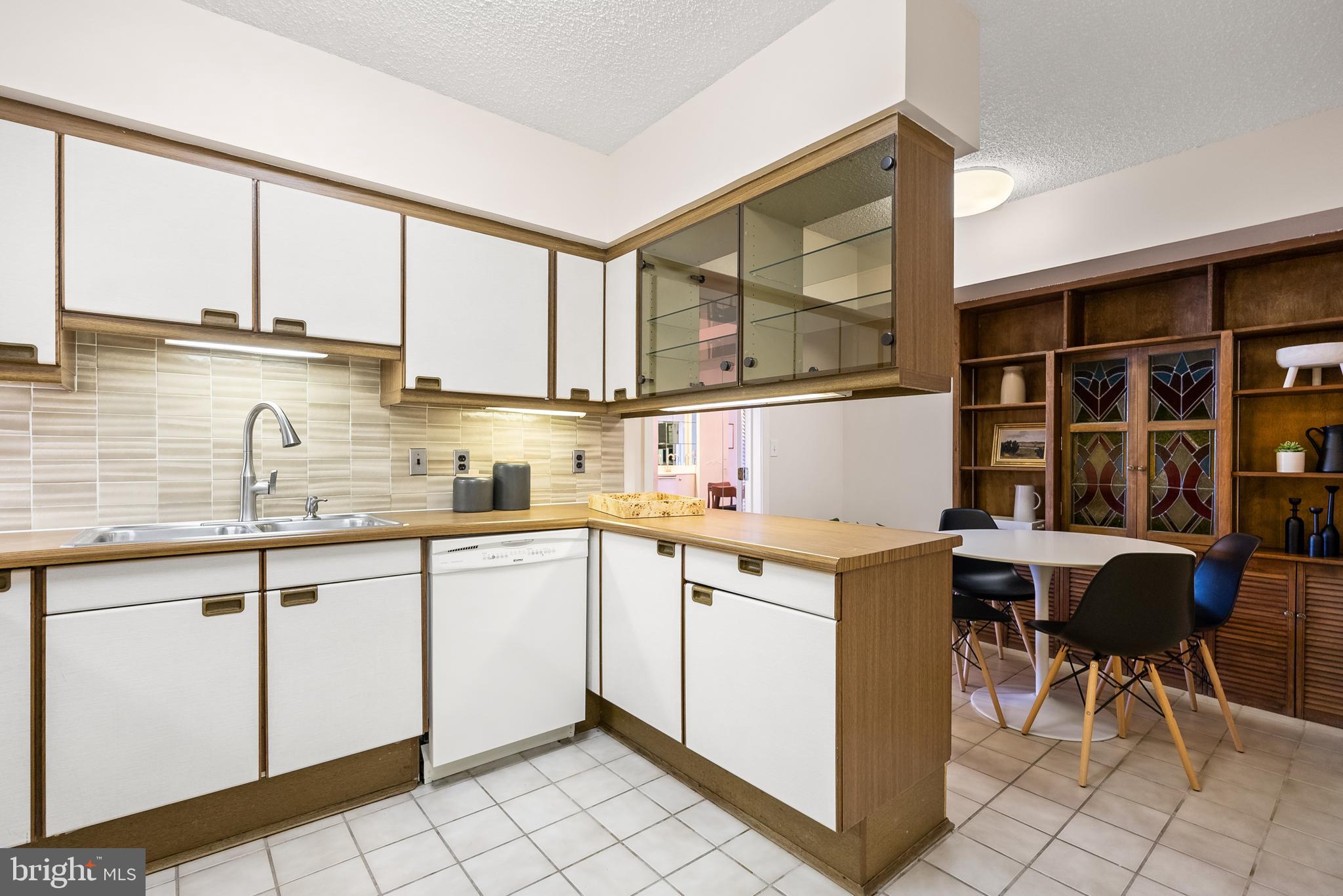 CRYSTAL GATEWAY - Residential