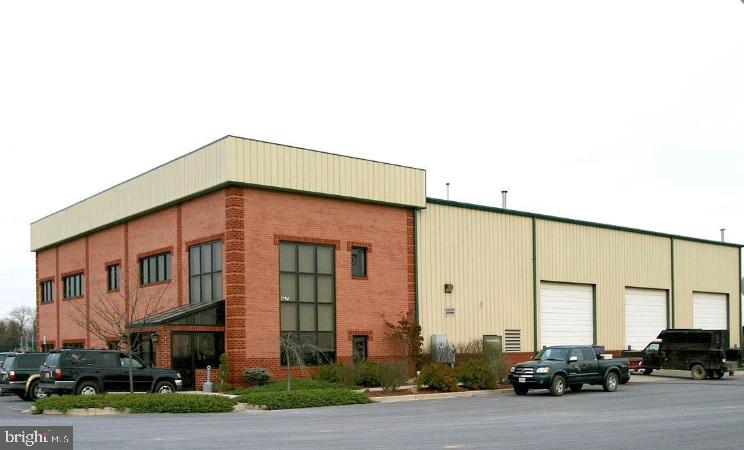 Affordable clean 2nd-floor office space available for lease. Featuring 2,000 SF with 6 private offices, 3 workstations, a break room, storage closet, a private kitchen and bath. Also, includes a shared conference room, and has two entrances to this fully secured facility. Close to Route 15 & Ballenger Creek Road. Zoned GI - General Industrial. Priced at $2,500/month plus utilities.