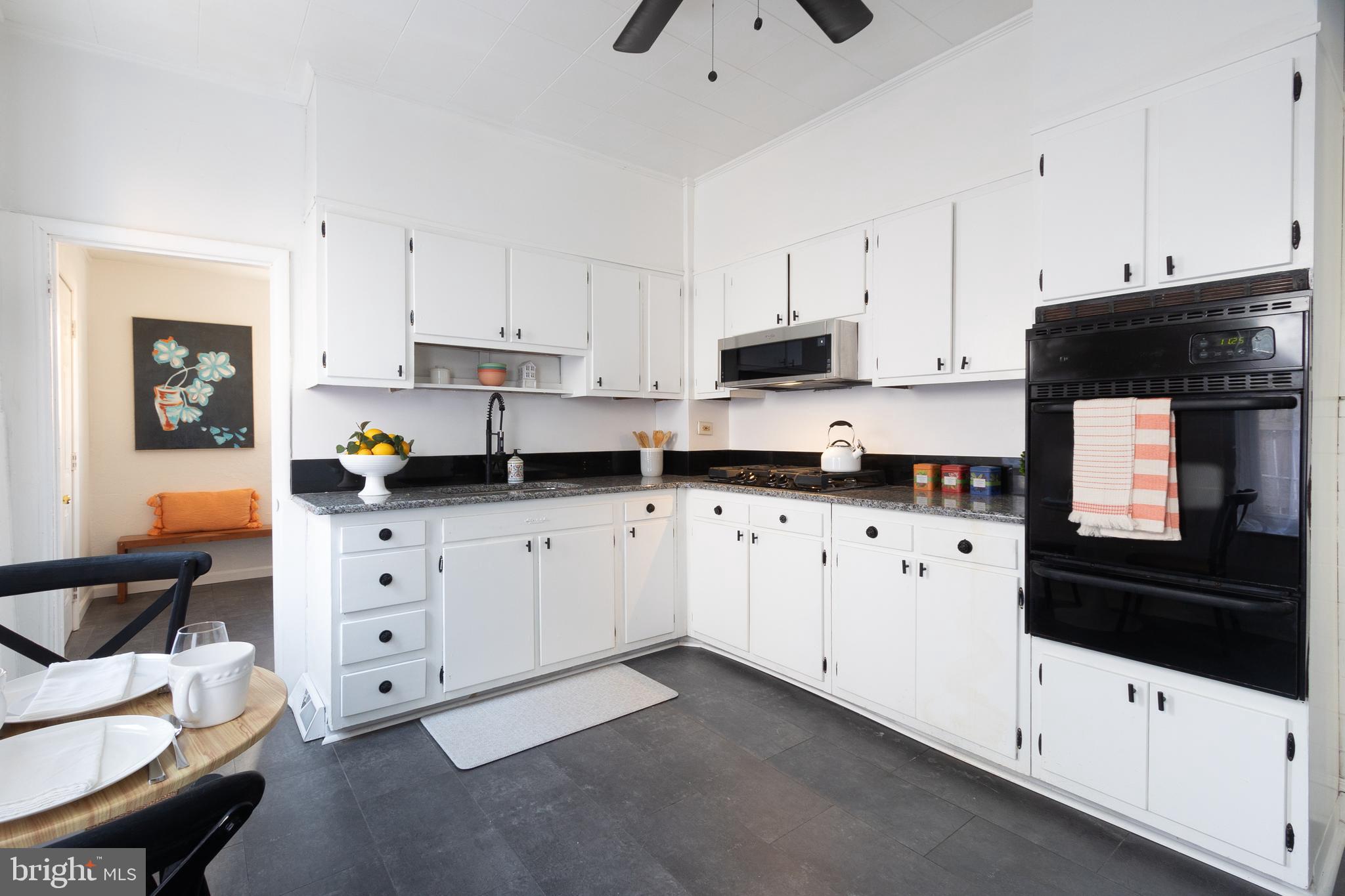 619 N LINCOLN STREET