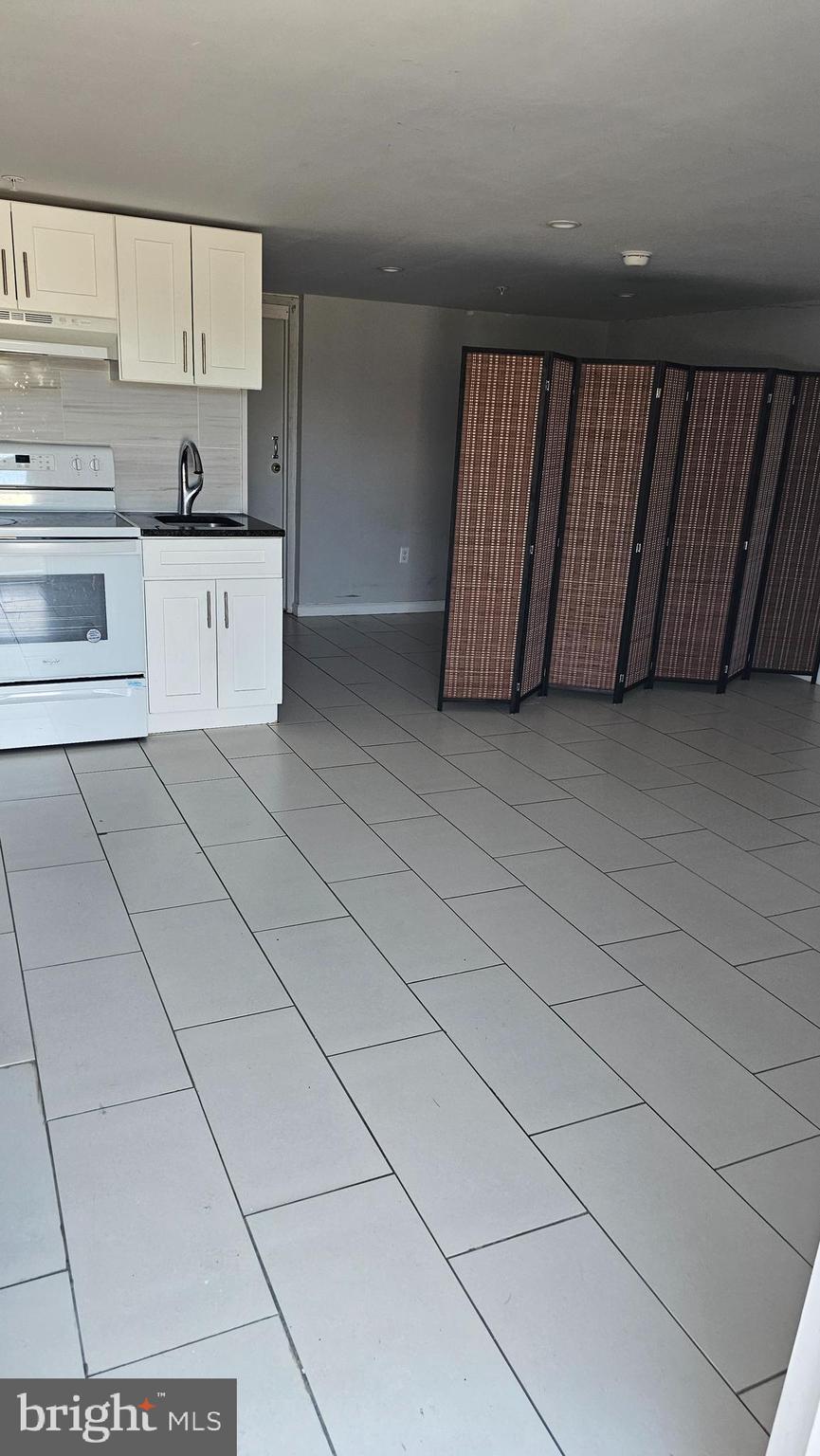 RHAWNHURST - Residential Lease