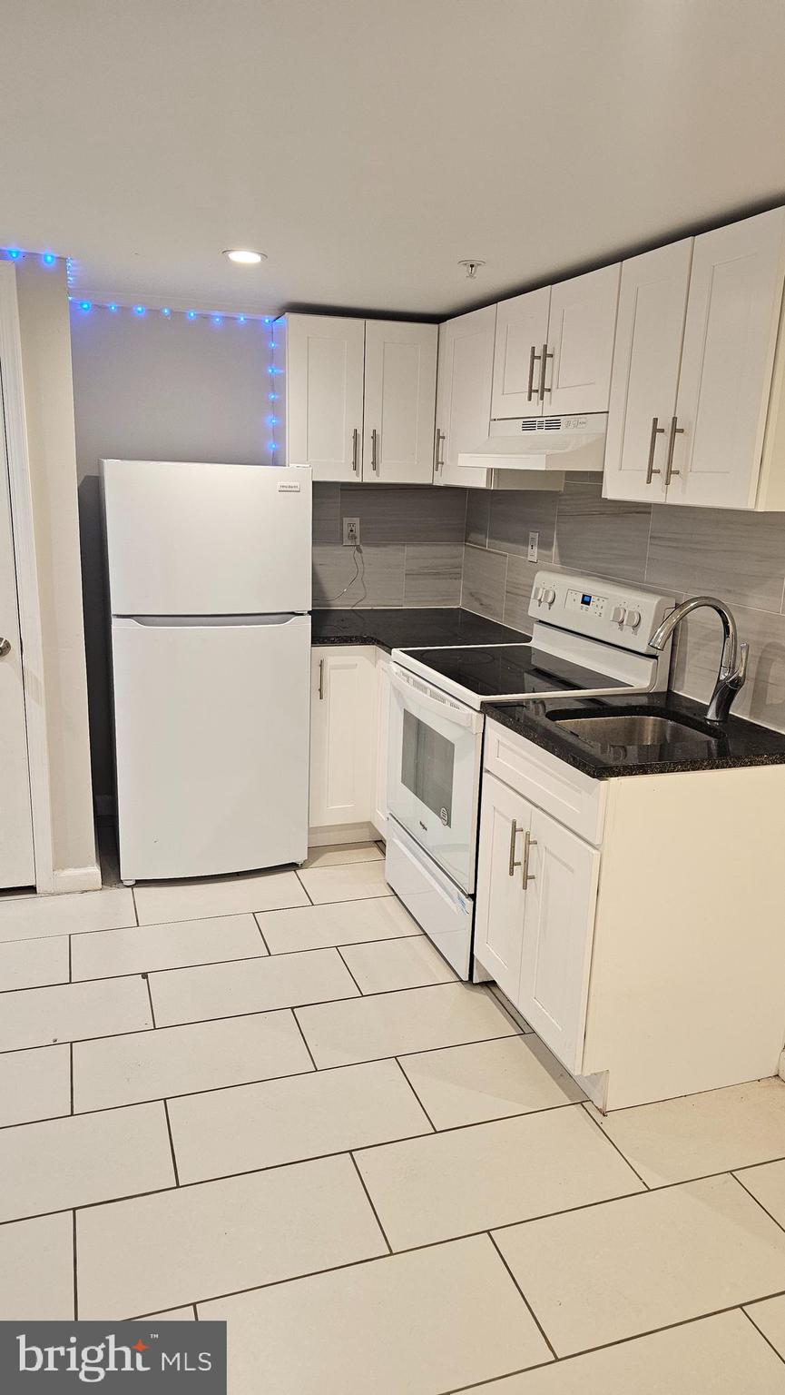 RHAWNHURST - Residential Lease