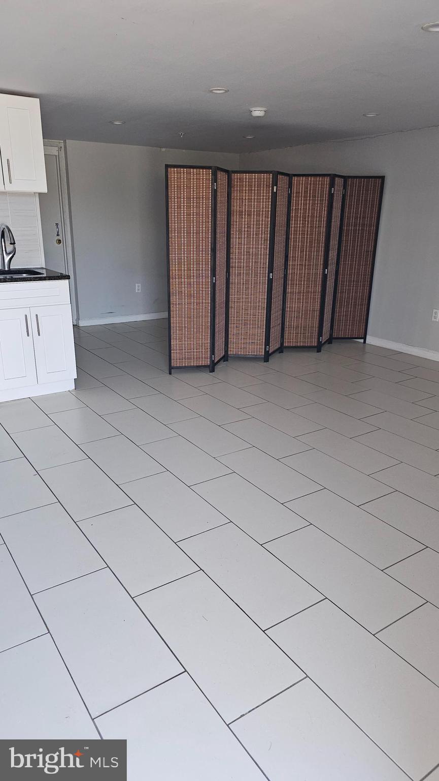 RHAWNHURST - Residential Lease