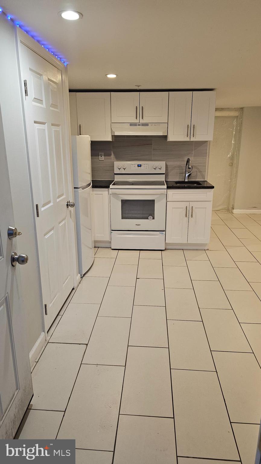 RHAWNHURST - Residential Lease