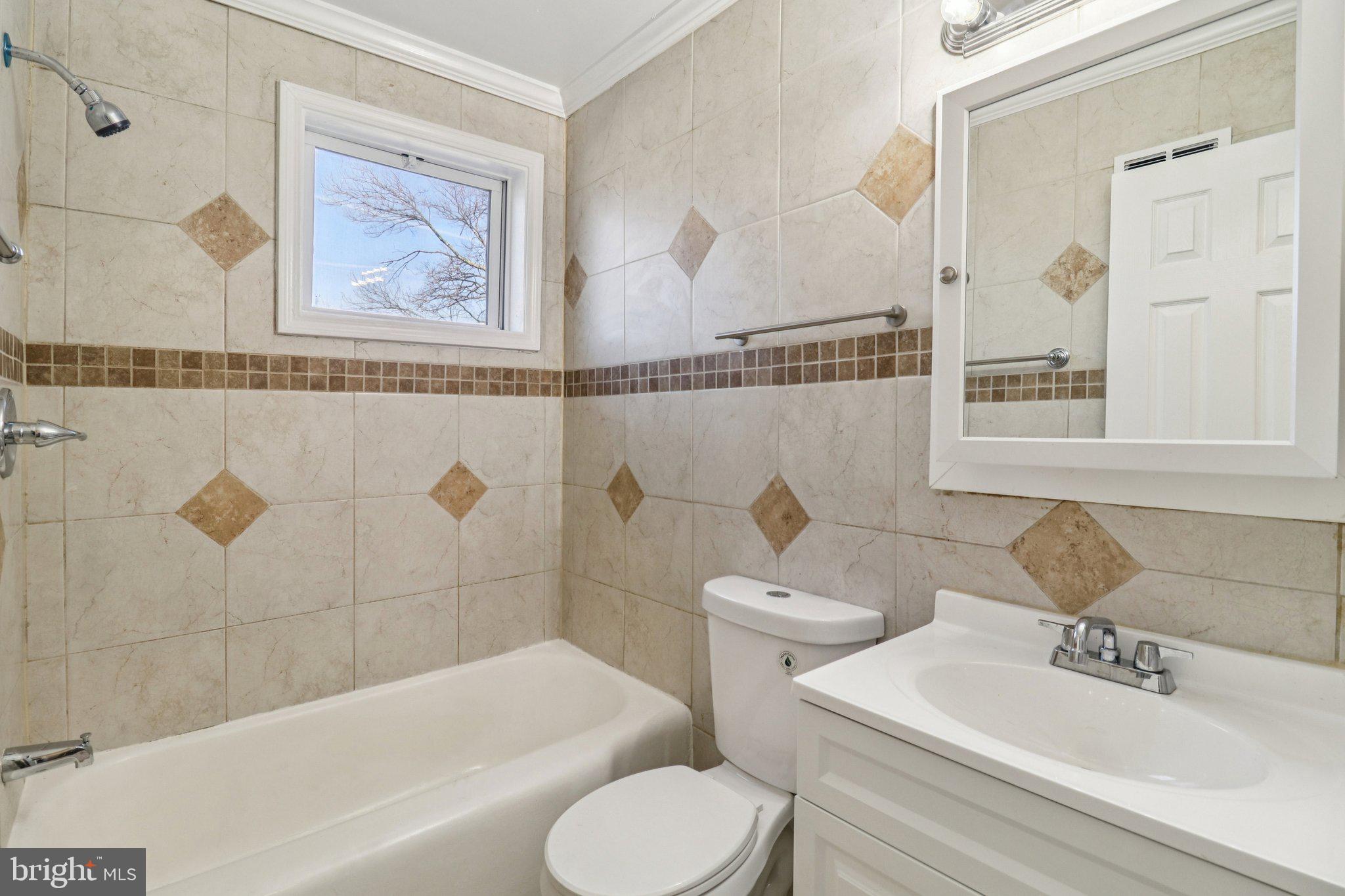 IVERSON SQUARE CONDOMINIUM - Residential