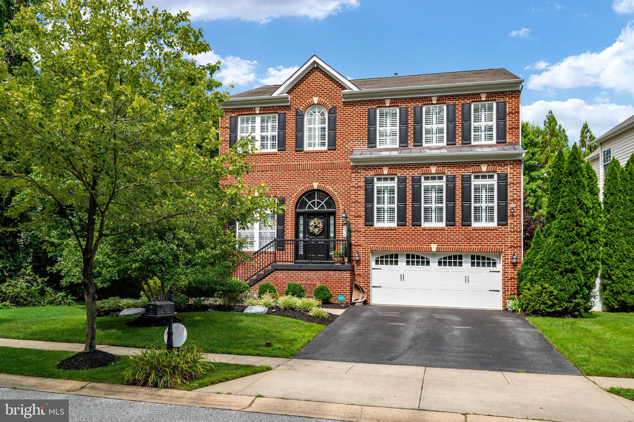 214 BOWEN COURT
