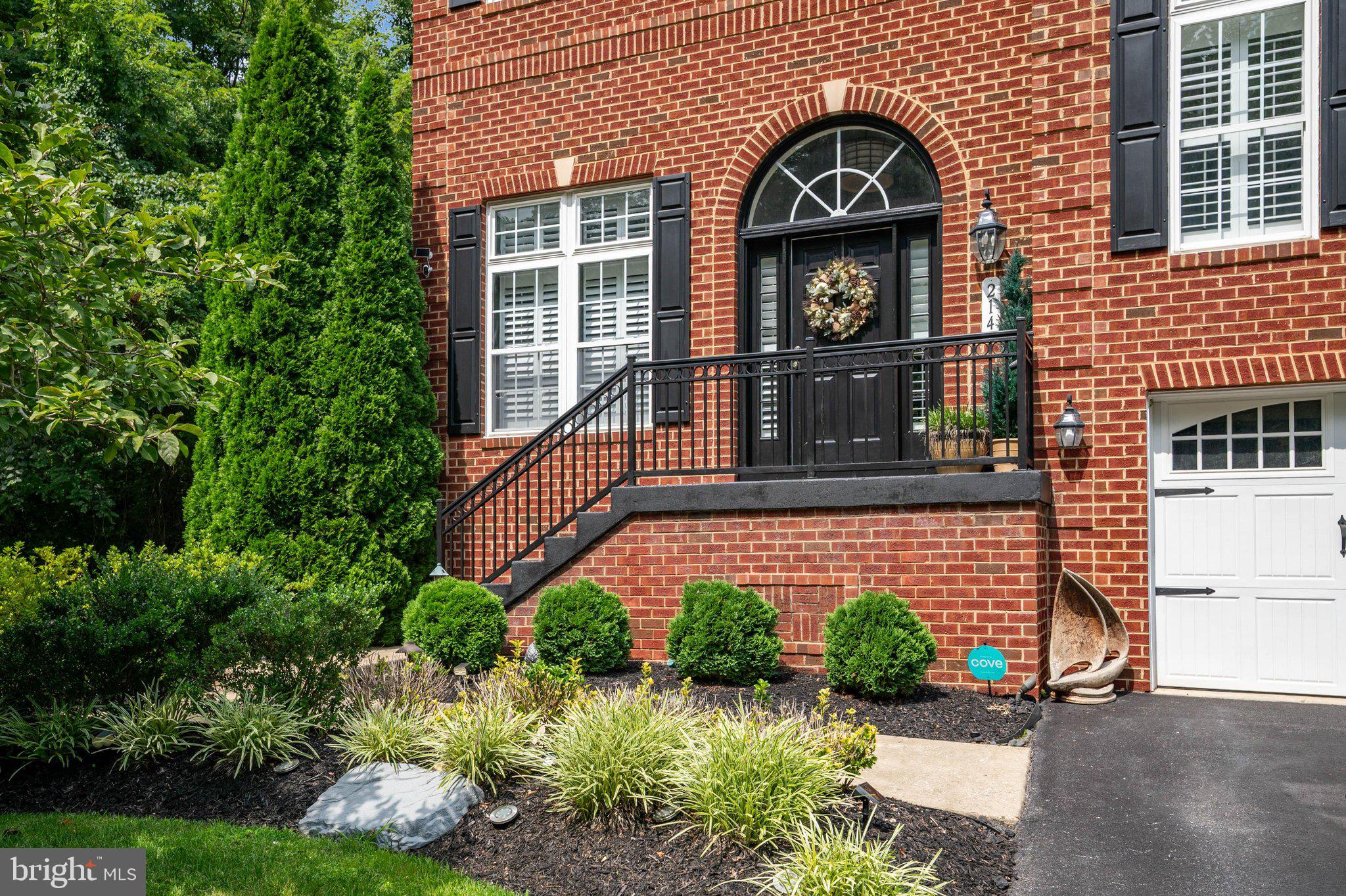 214 BOWEN COURT