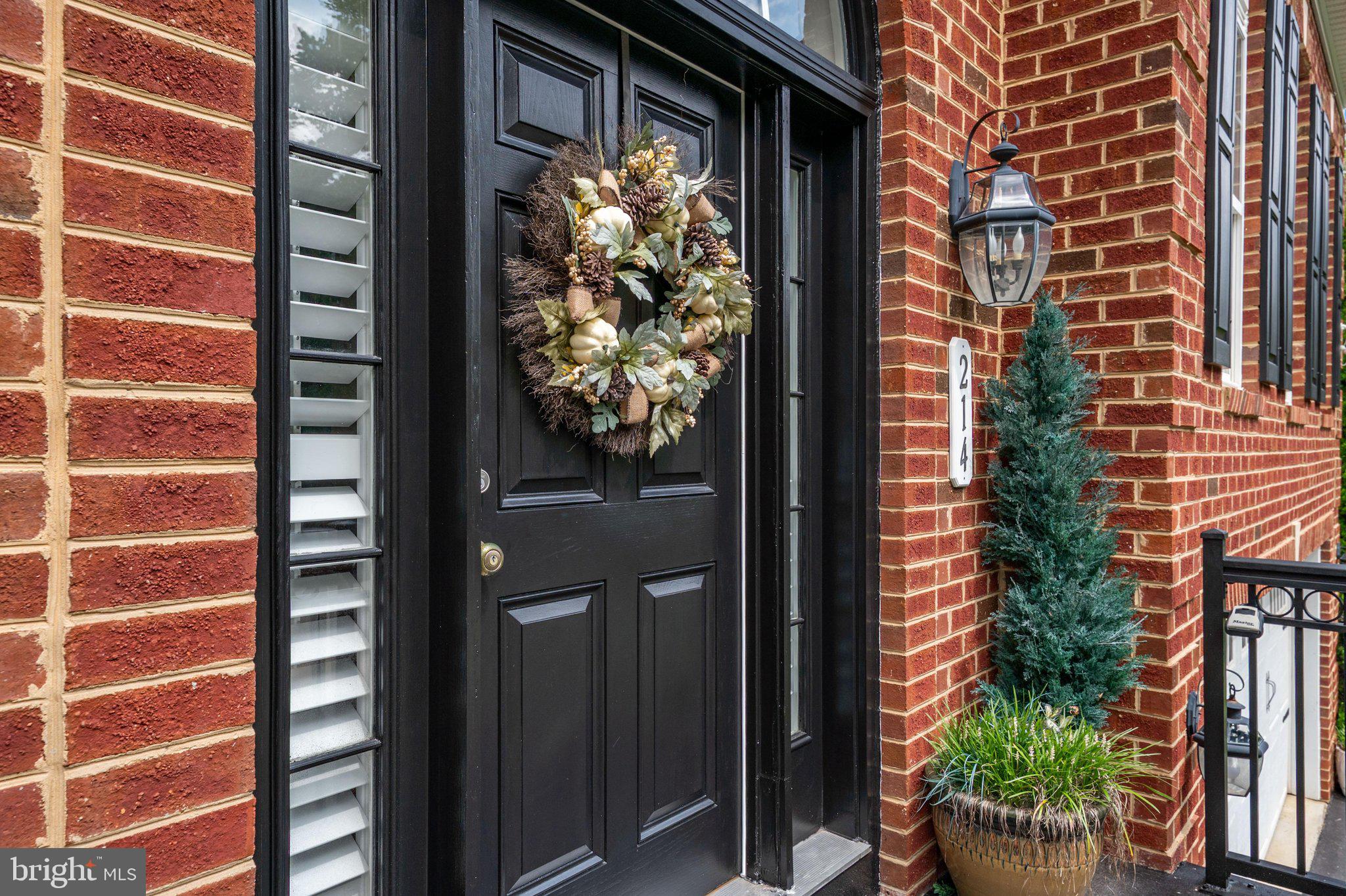214 BOWEN COURT