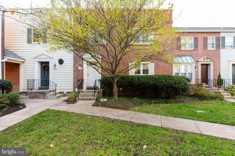 Photo of 4938 BRADLEY BLVD #246, CHEVY CHASE, MD 20815 (MLS # MDMC2076418)