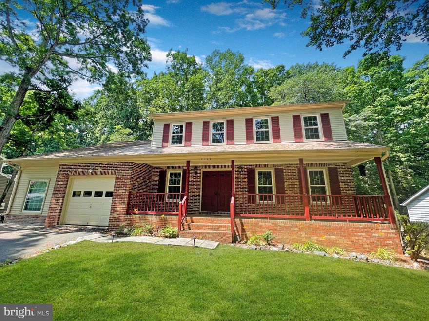 Single family home colonial in sought after Aquia Harbor.  Features updated kitchen cabinets, granite counters & stainless steel appliances.  Spacious family room with cathedral ceilings, decorative beams & wood burning fire place.  Main level has 4th bedroom.  Large rooms,   2-level deck, yard backs to golf course.  New carpets, professionally cleaned & ready for move in!