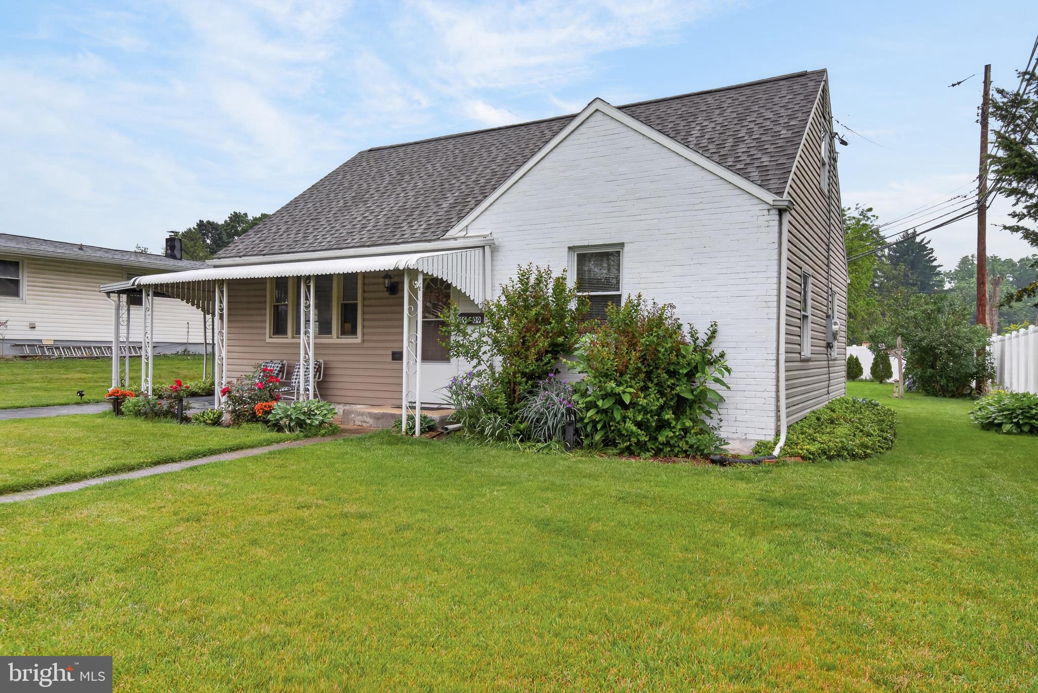 DELBROOK MANOR - Residential