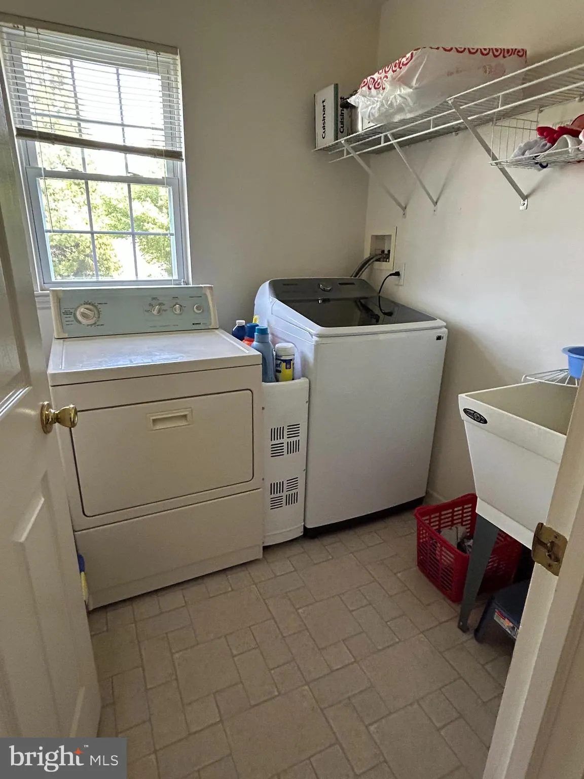 Sinking Spring, Pennsylvania 19608, United States, 3 Bedrooms Bedrooms, ,3 BathroomsBathrooms,Residential,Pending,121871